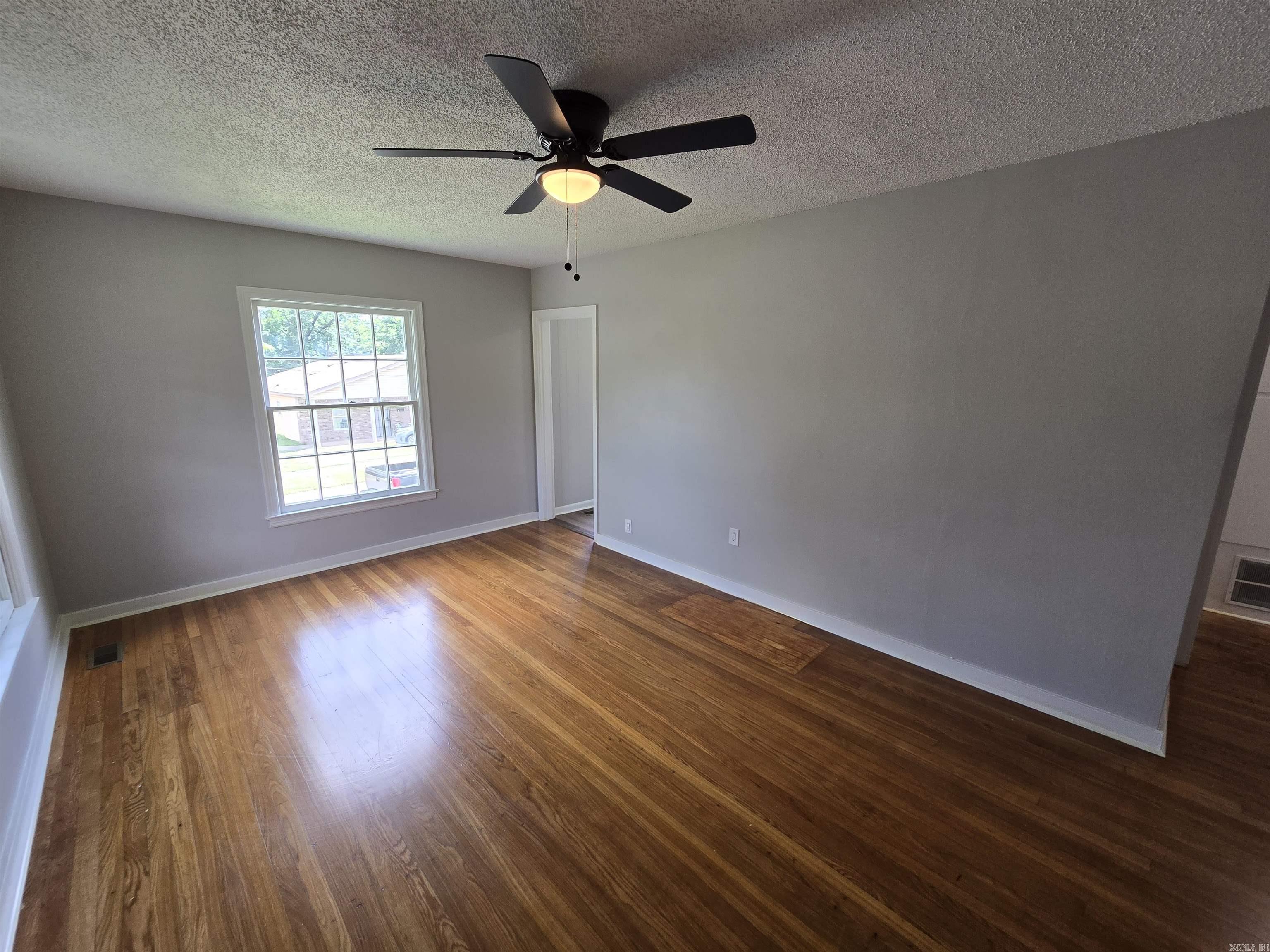 1630 Gum St Property Photo 3