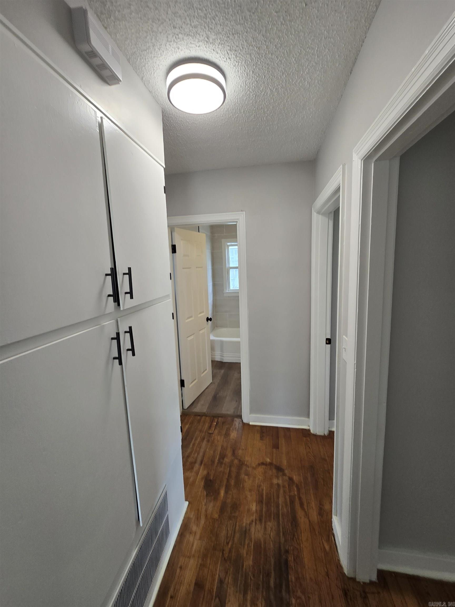 1630 Gum St Property Photo 5