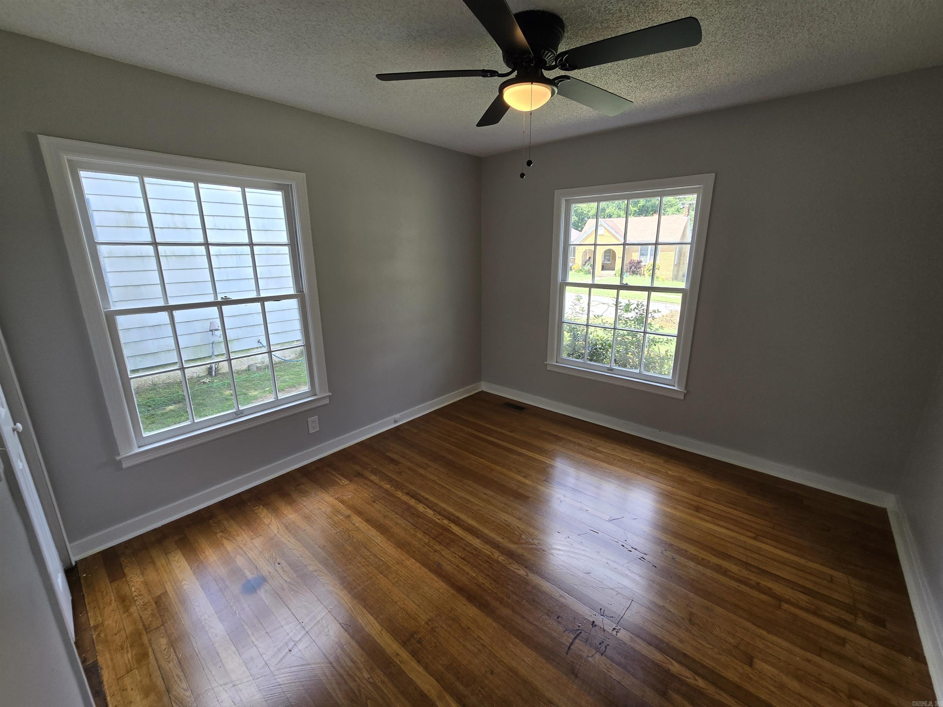 1630 Gum St Property Photo 6