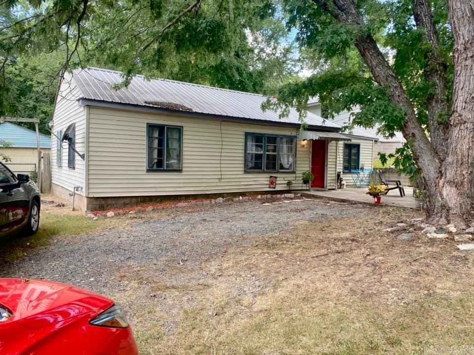 208 Brenda Street Property Photo 1