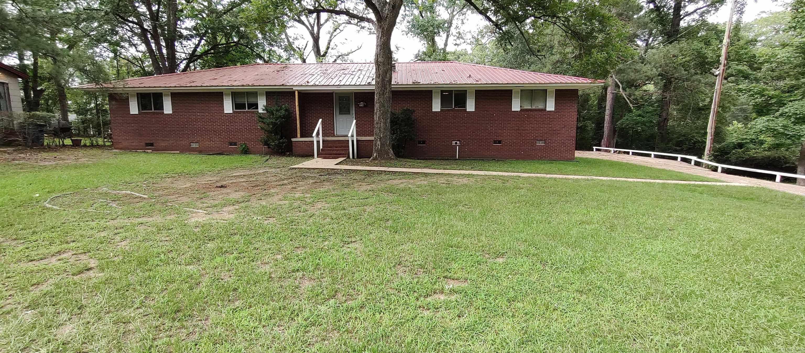 516 Oxford Property Photo 1