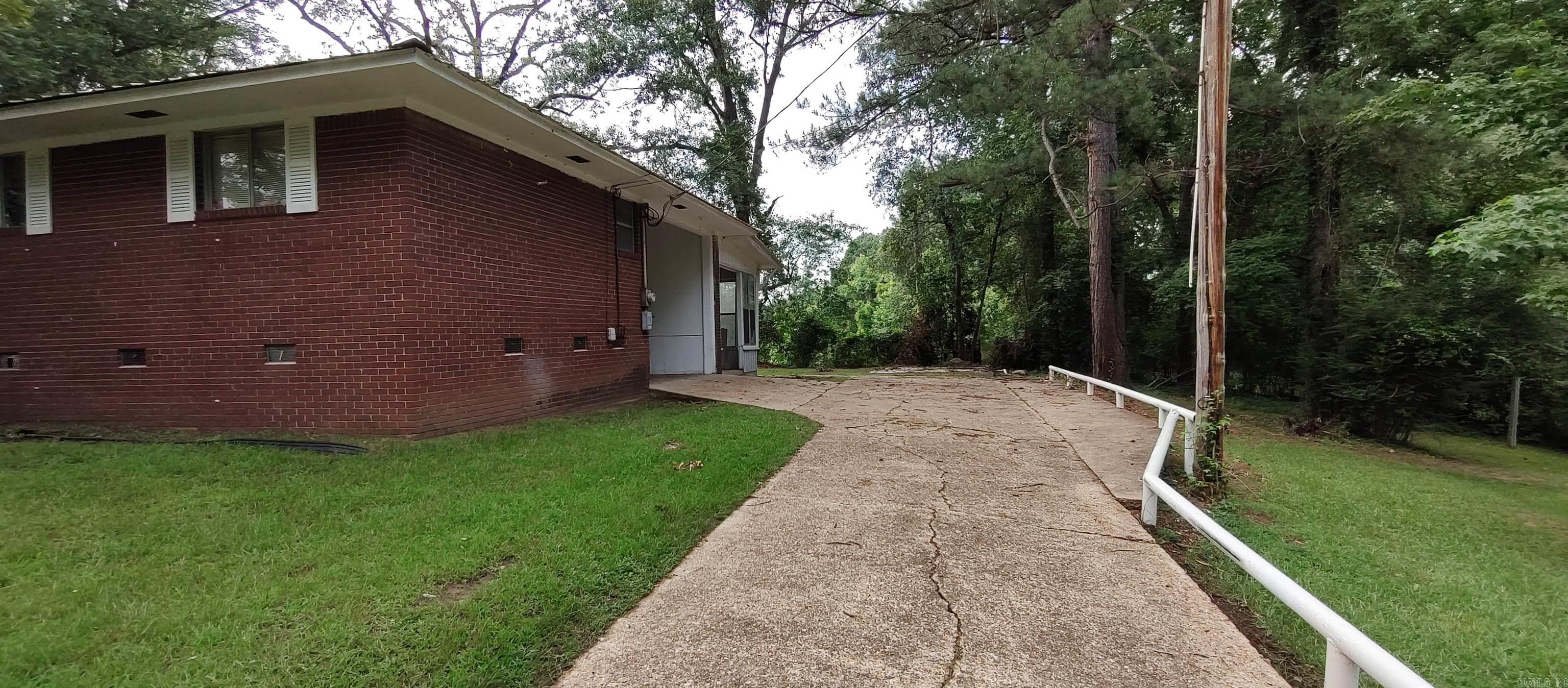 516 Oxford Property Photo 2