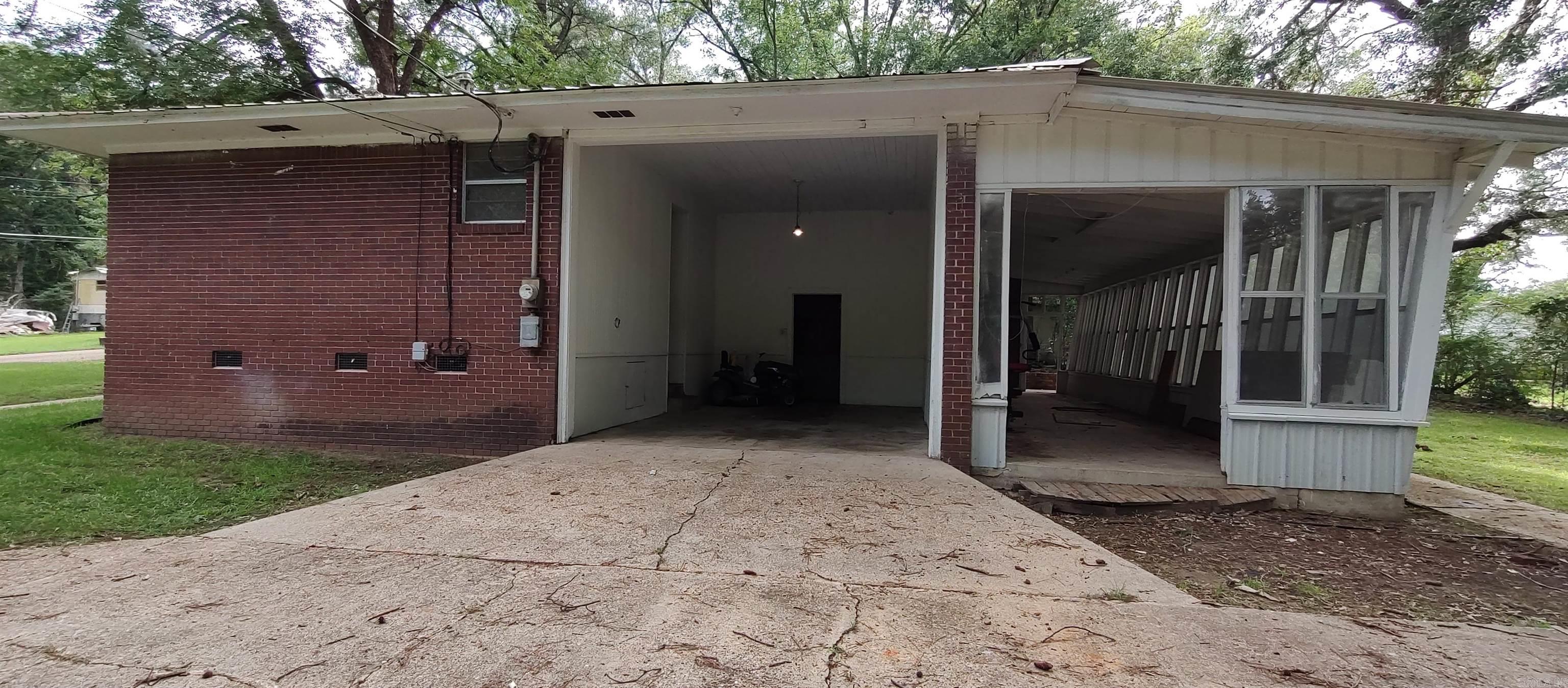 516 Oxford Property Photo 3