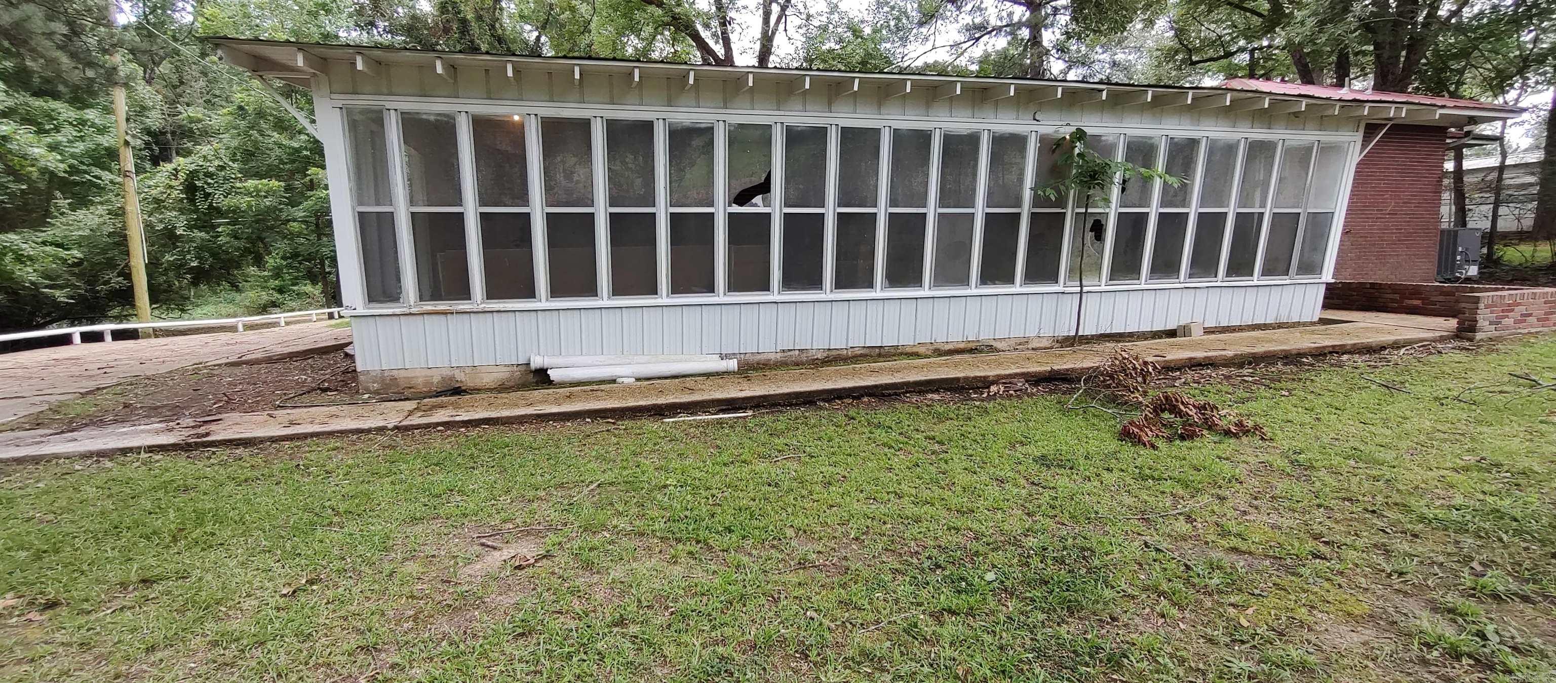 516 Oxford Property Photo 4