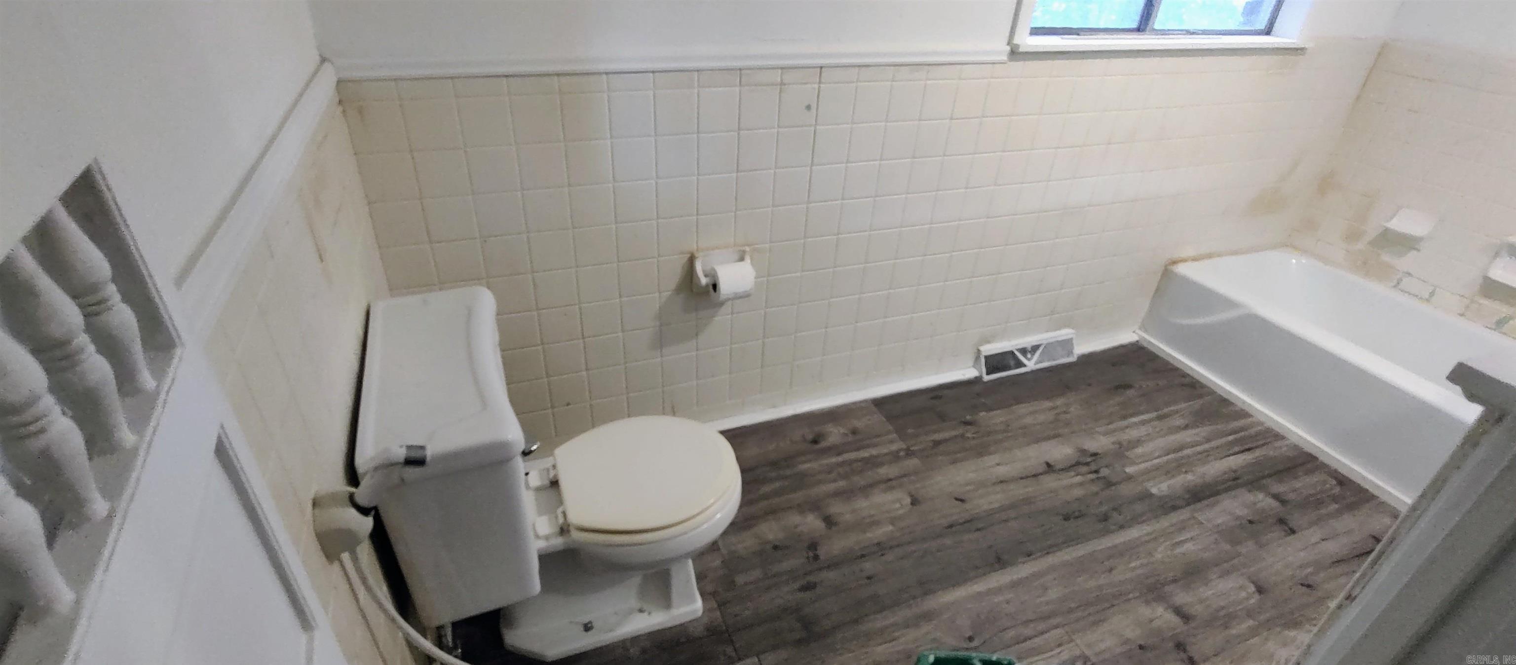 516 Oxford Property Photo 24