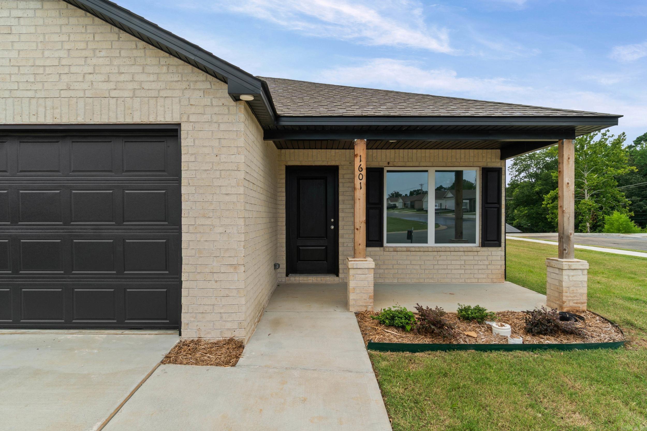 1601 Rambling Brook Drive Property Photo 2