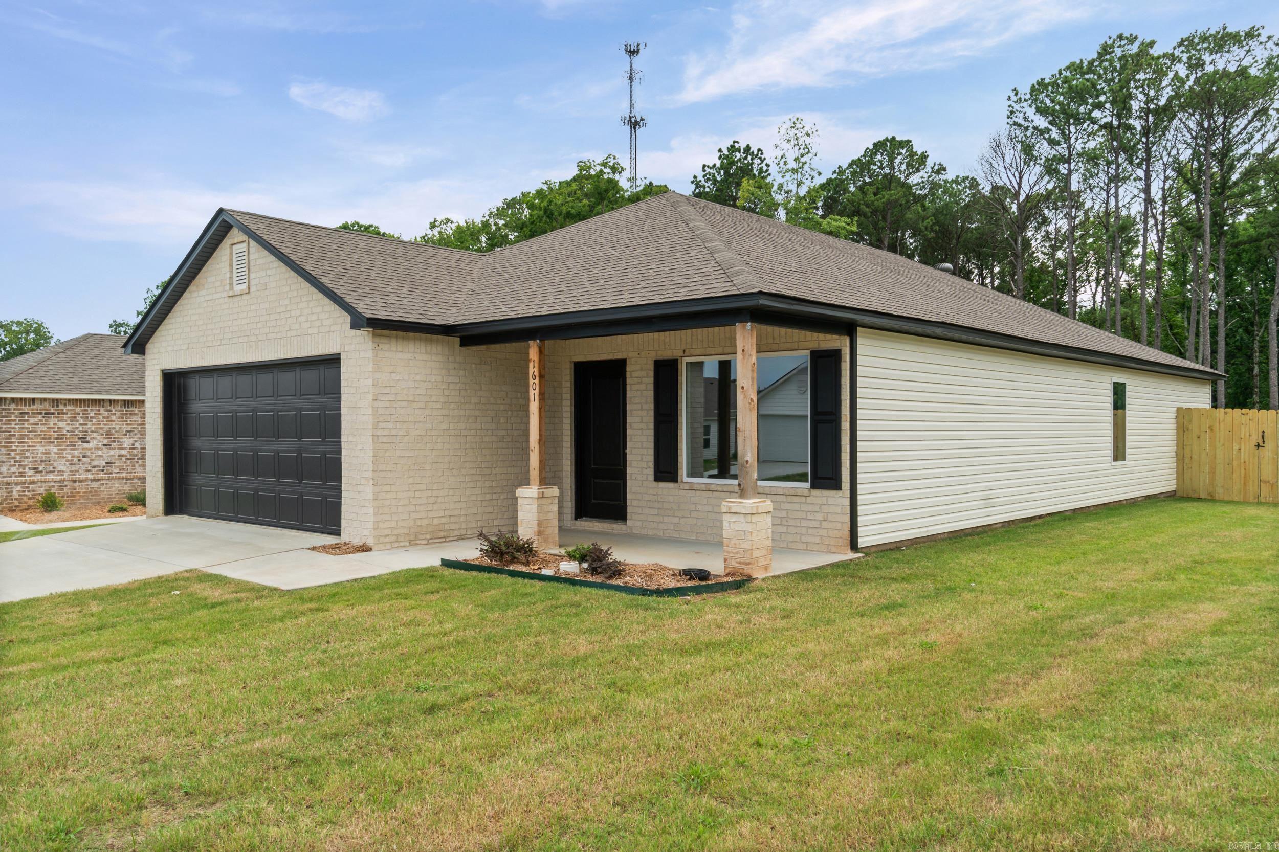 1601 Rambling Brook Drive Property Photo 3