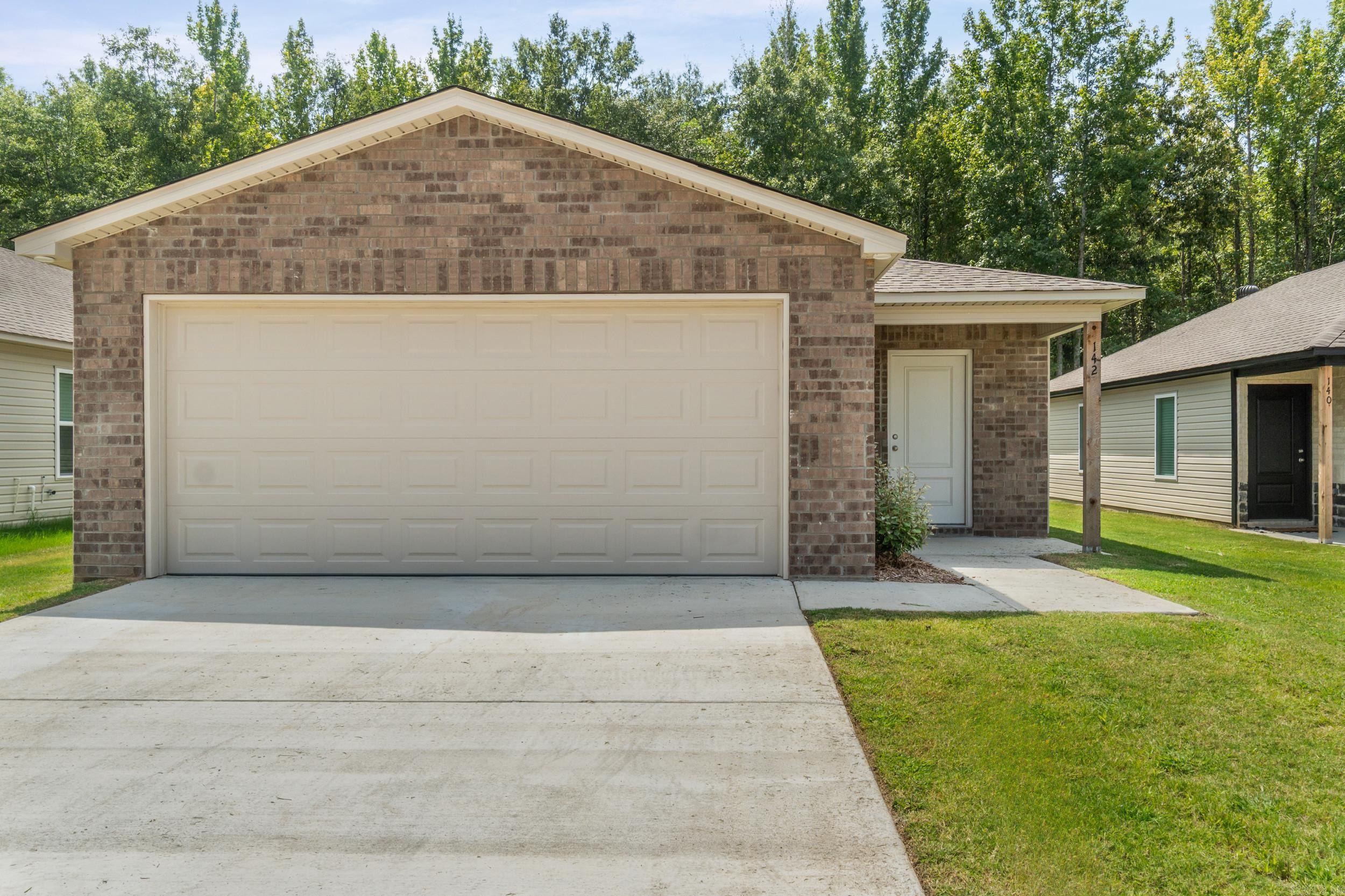 142 Jonathan Drive Property Photo 1