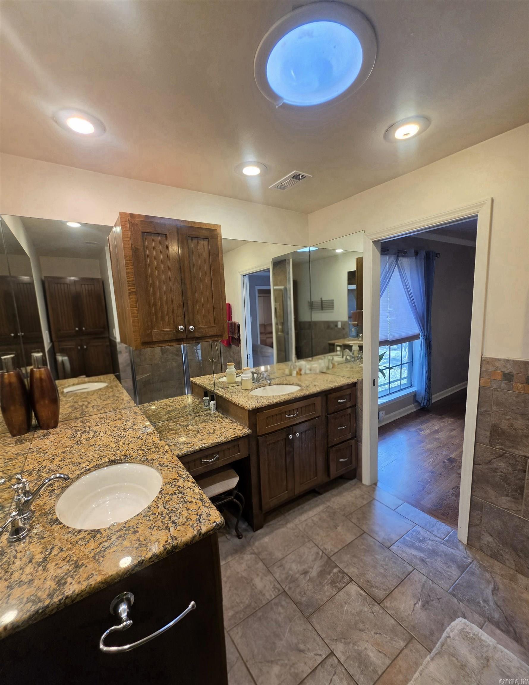 8719 Boulder Lane Property Photo 18