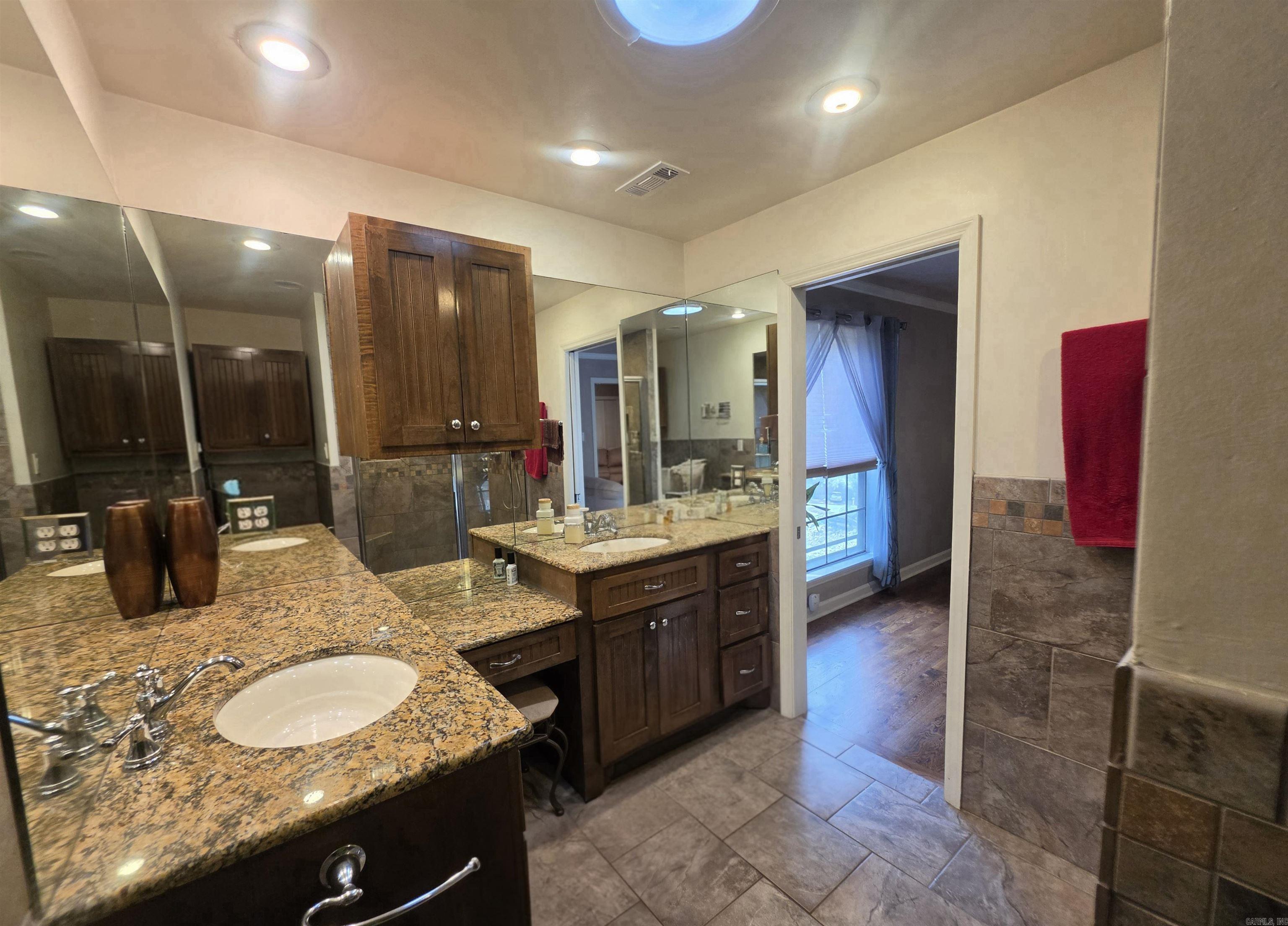 8719 Boulder Lane Property Photo 21