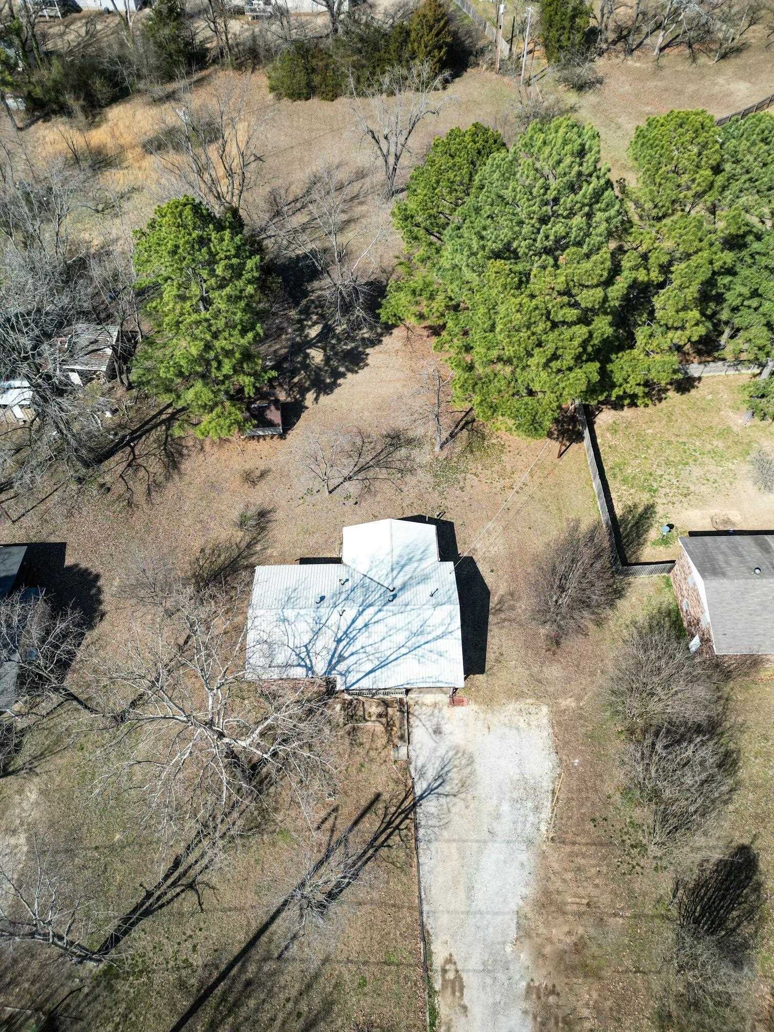 2187 Seagraves Road Property Photo 3