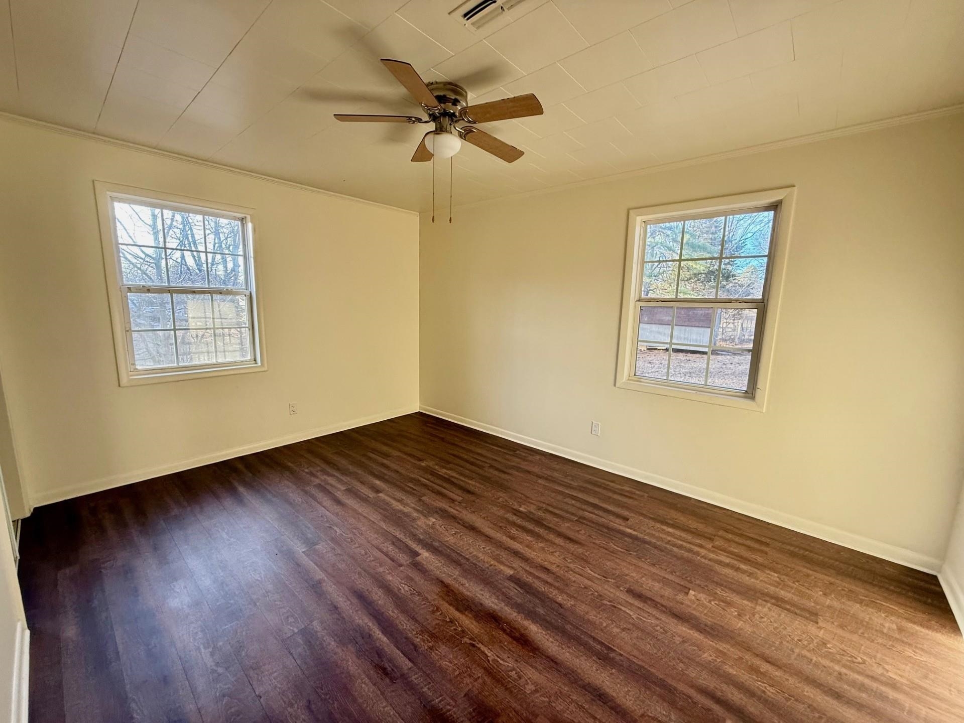 2187 Seagraves Road Property Photo 9