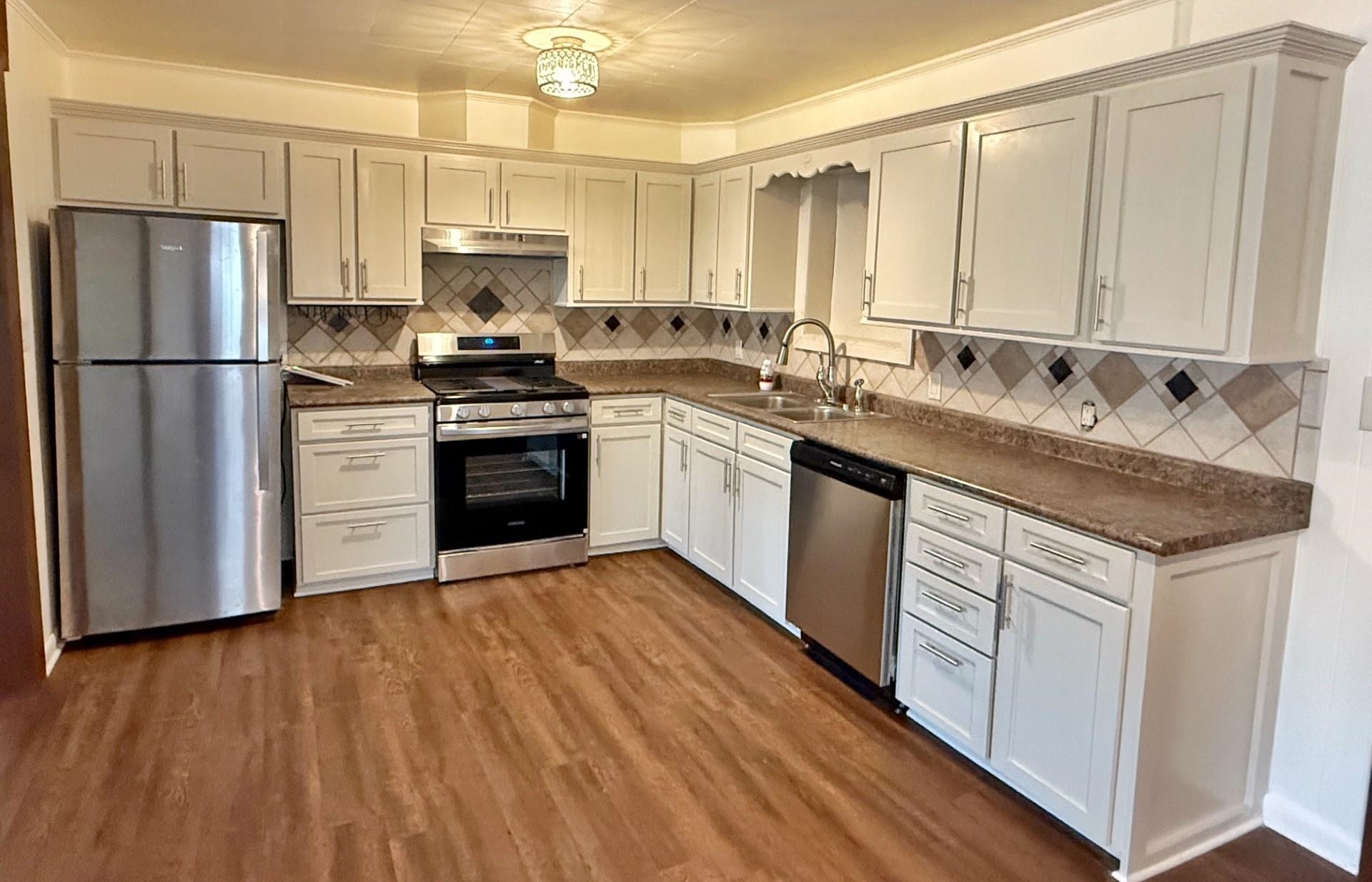 2187 Seagraves Road Property Photo 11
