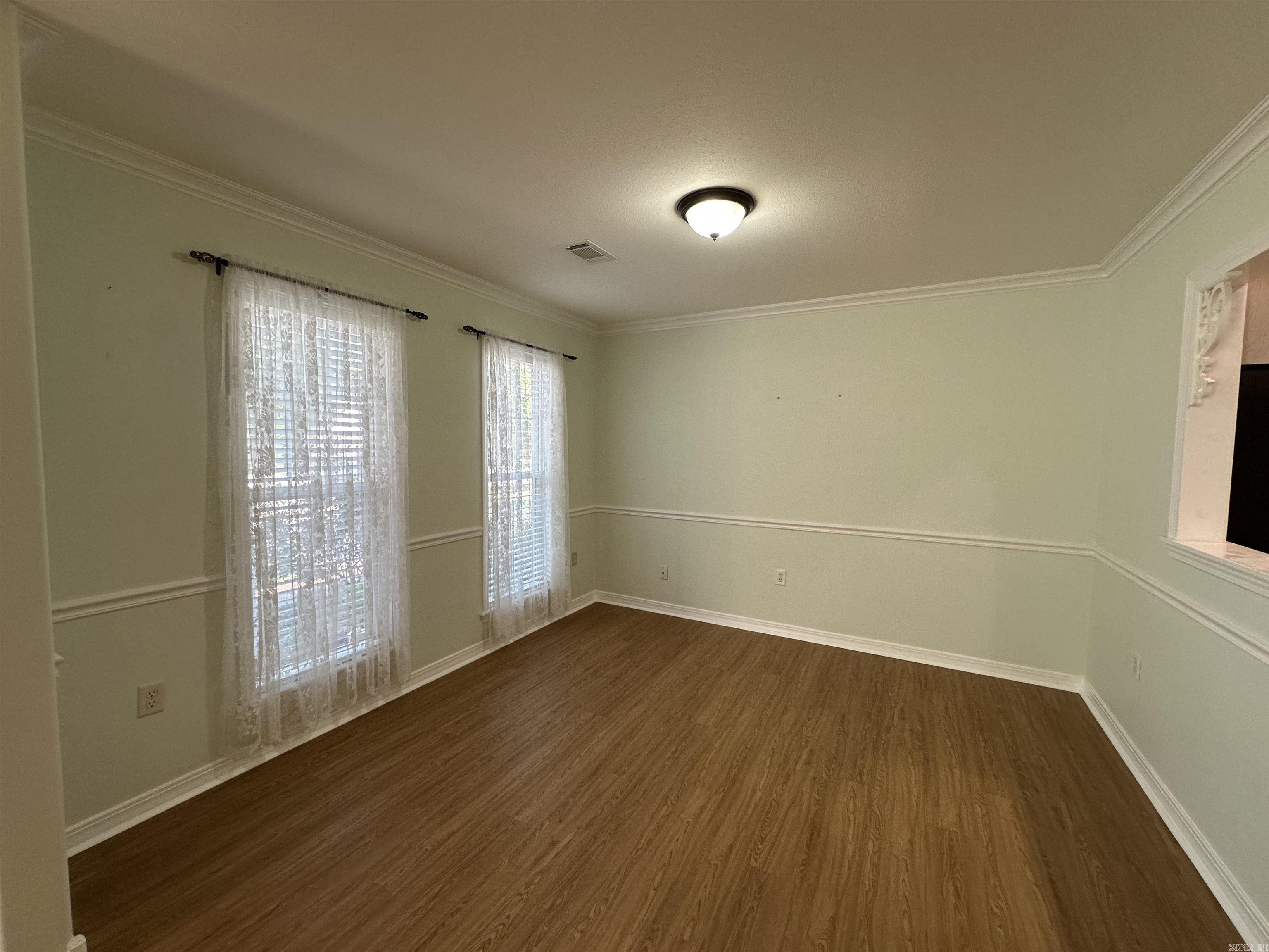 746 Embassy Parkway Property Photo 7