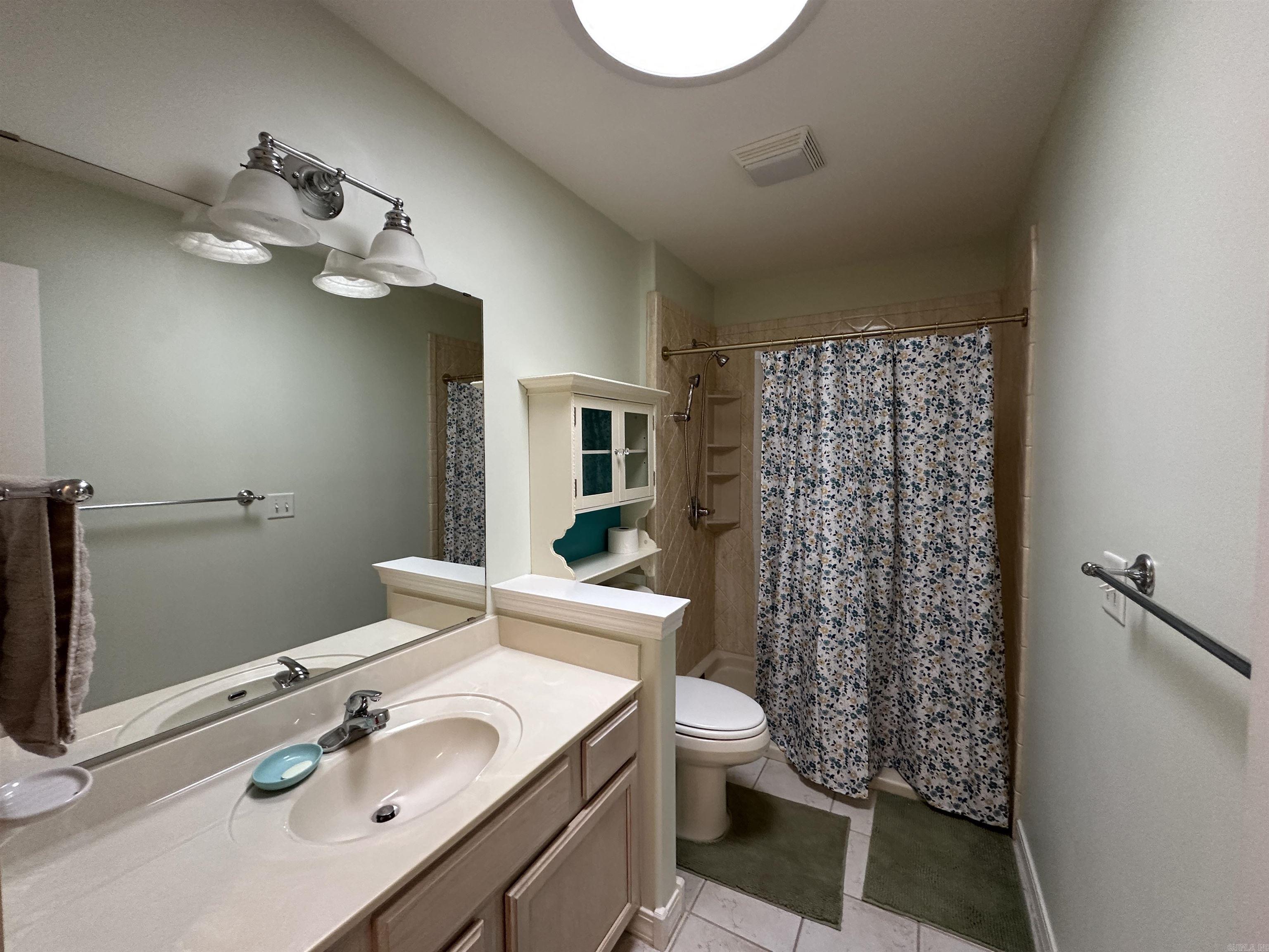 746 Embassy Parkway Property Photo 8