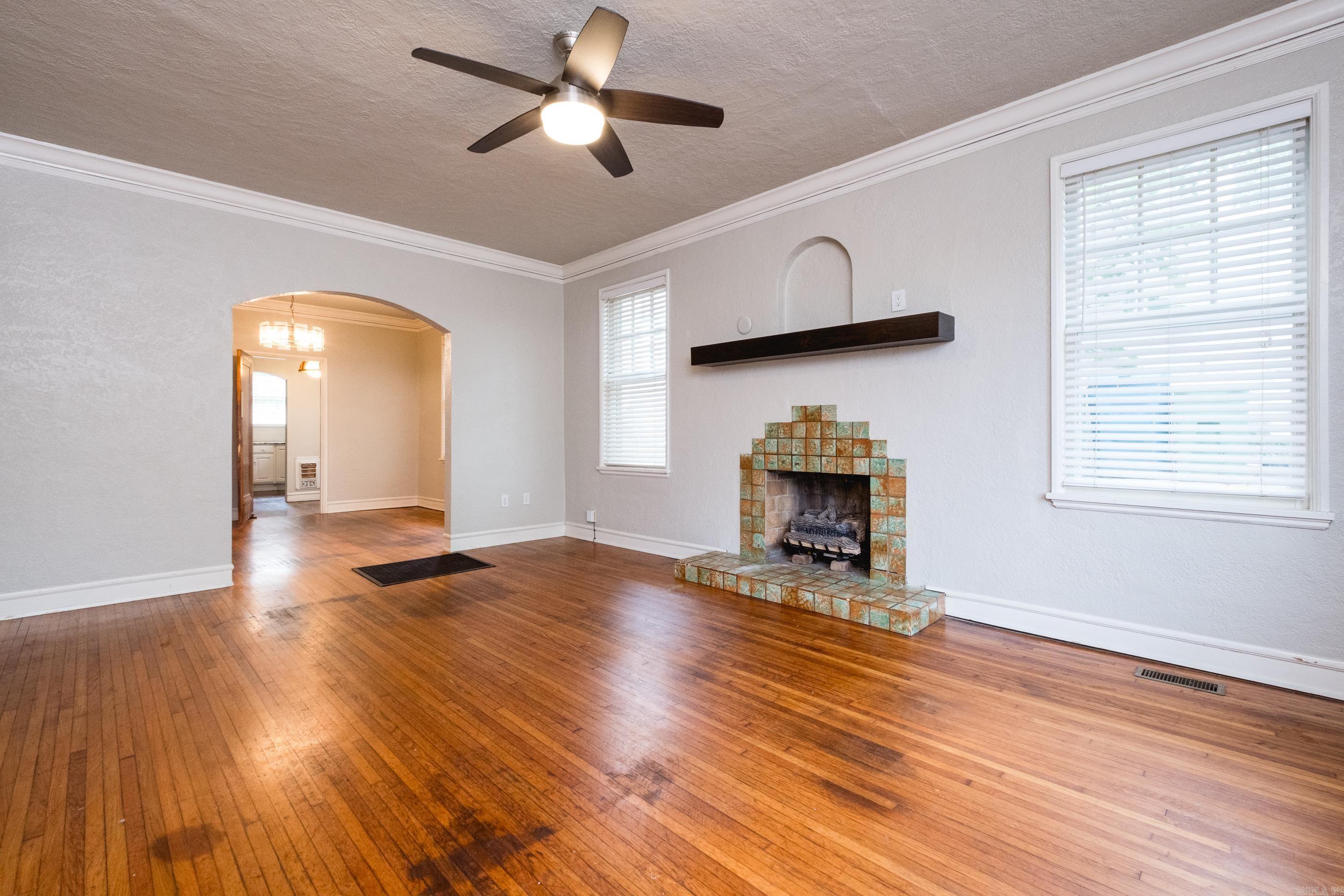 304 Thayer St Property Photo 4