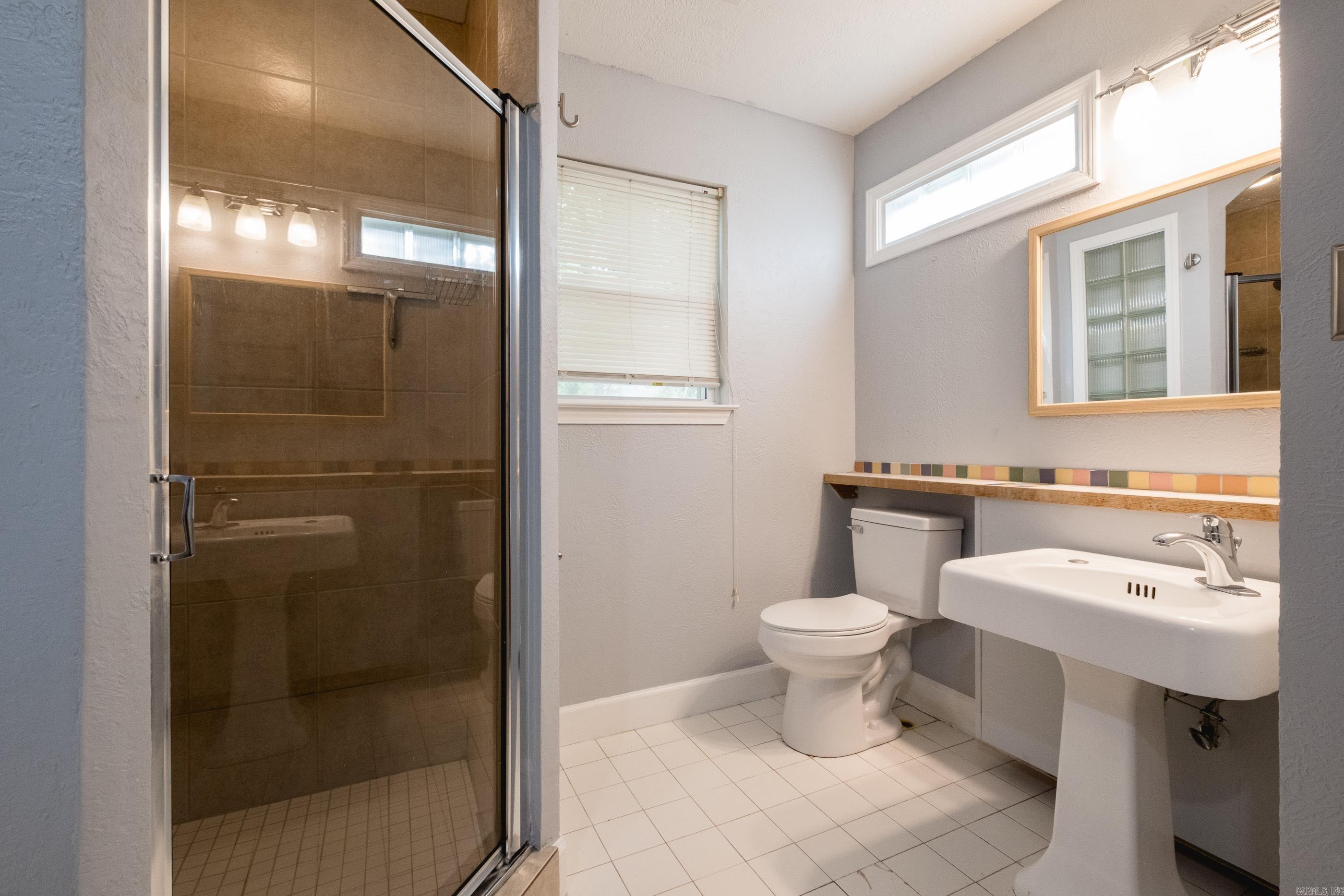 304 Thayer St Property Photo 17