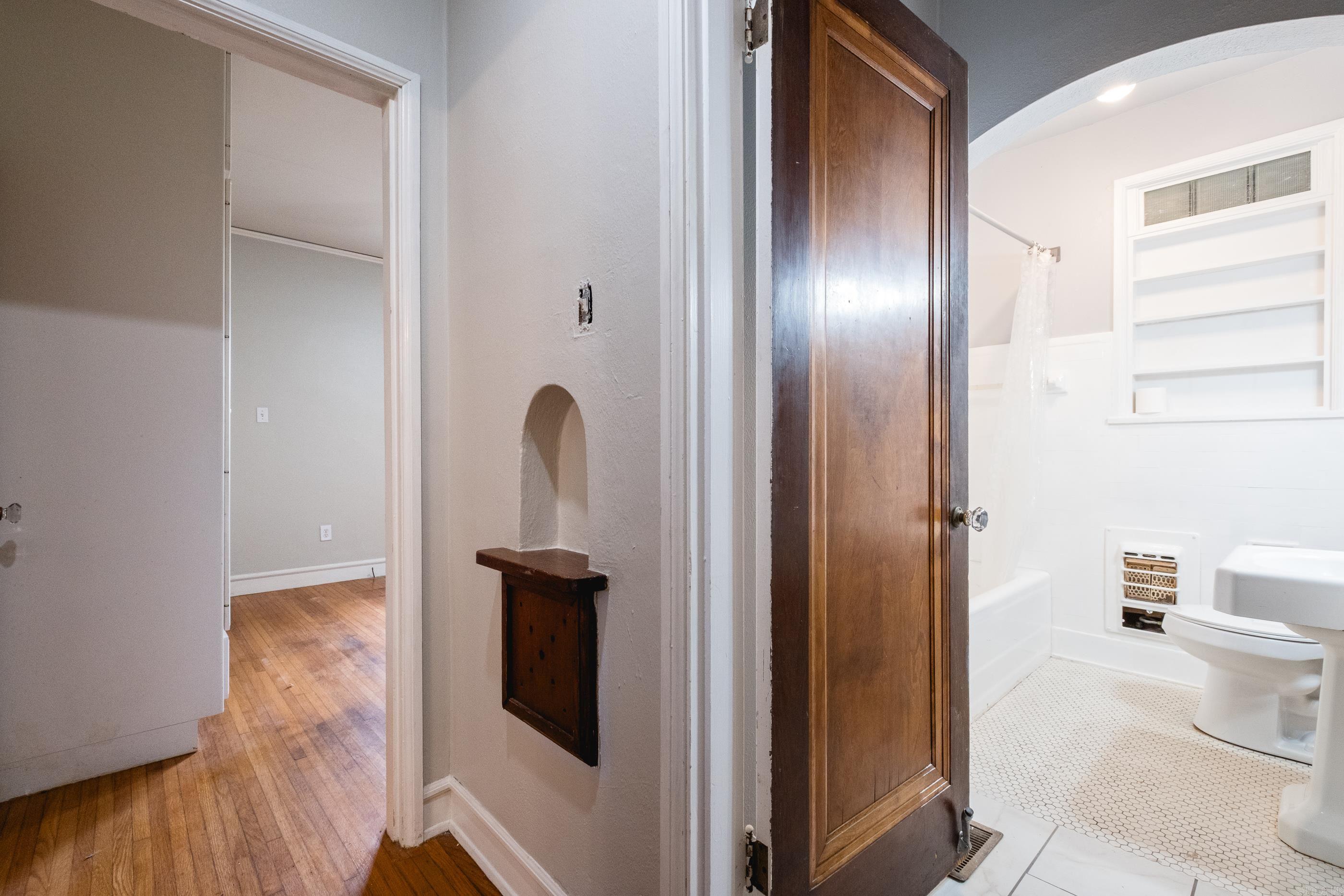 304 Thayer St Property Photo 19