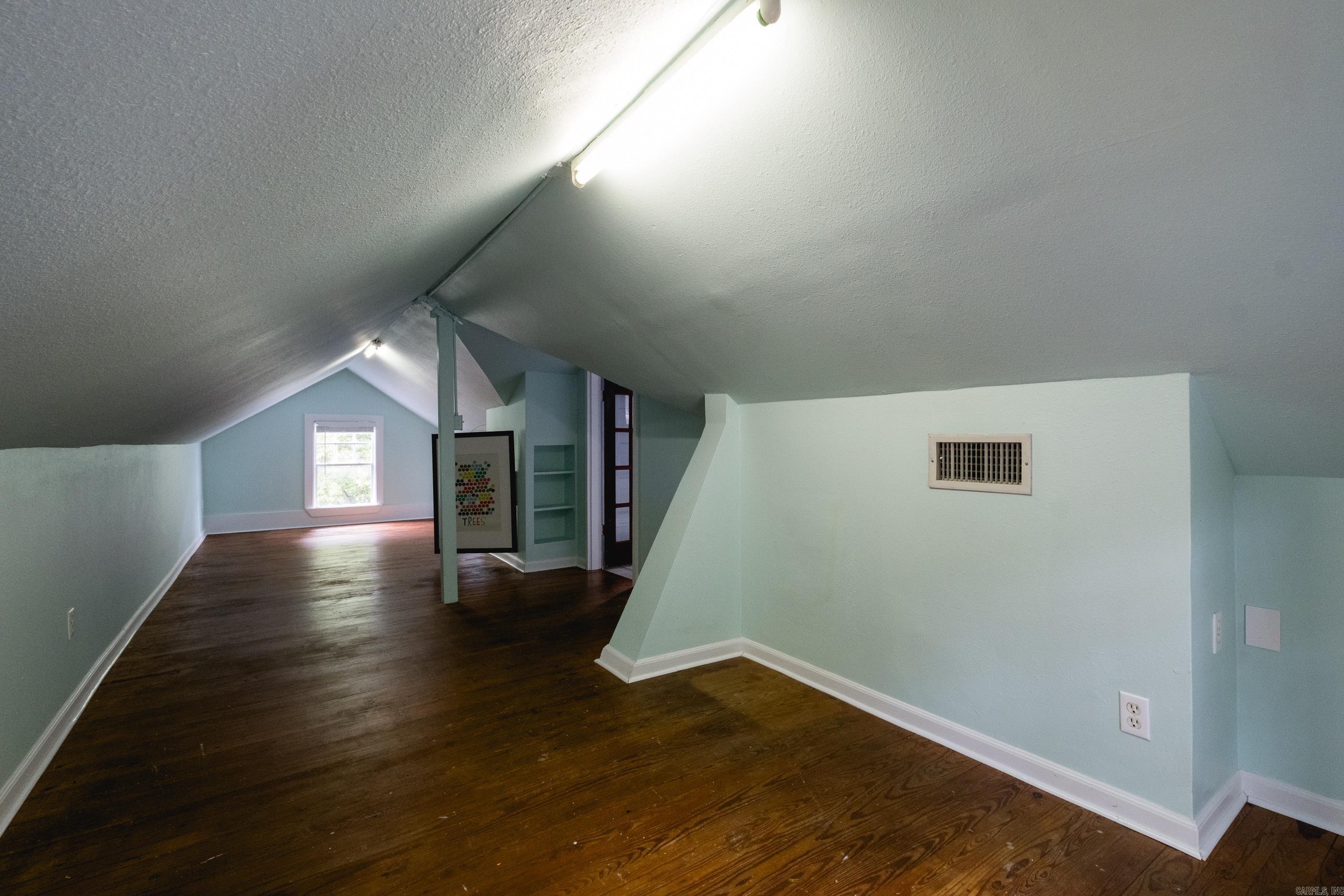 304 Thayer St Property Photo 25