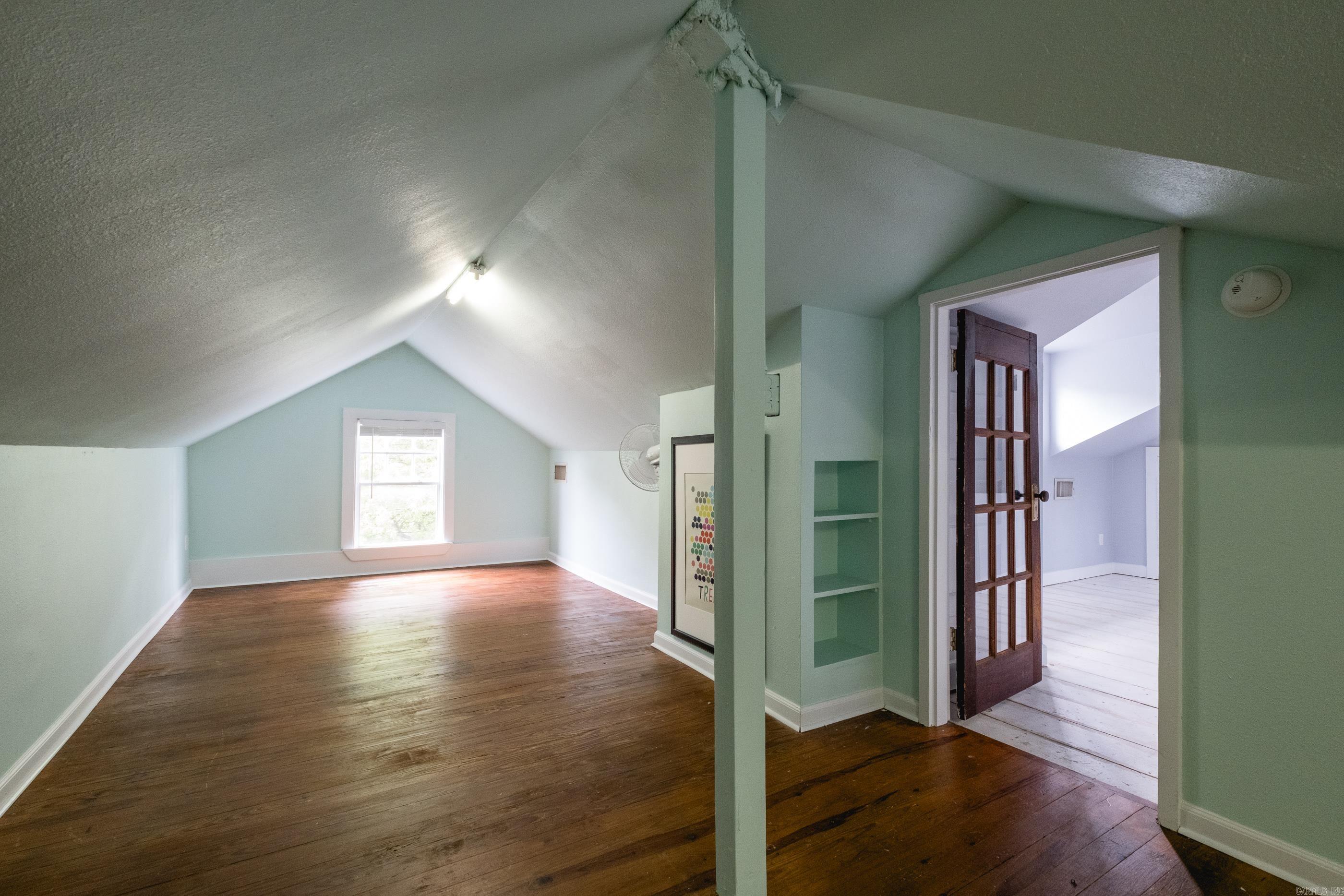 304 Thayer St Property Photo 26