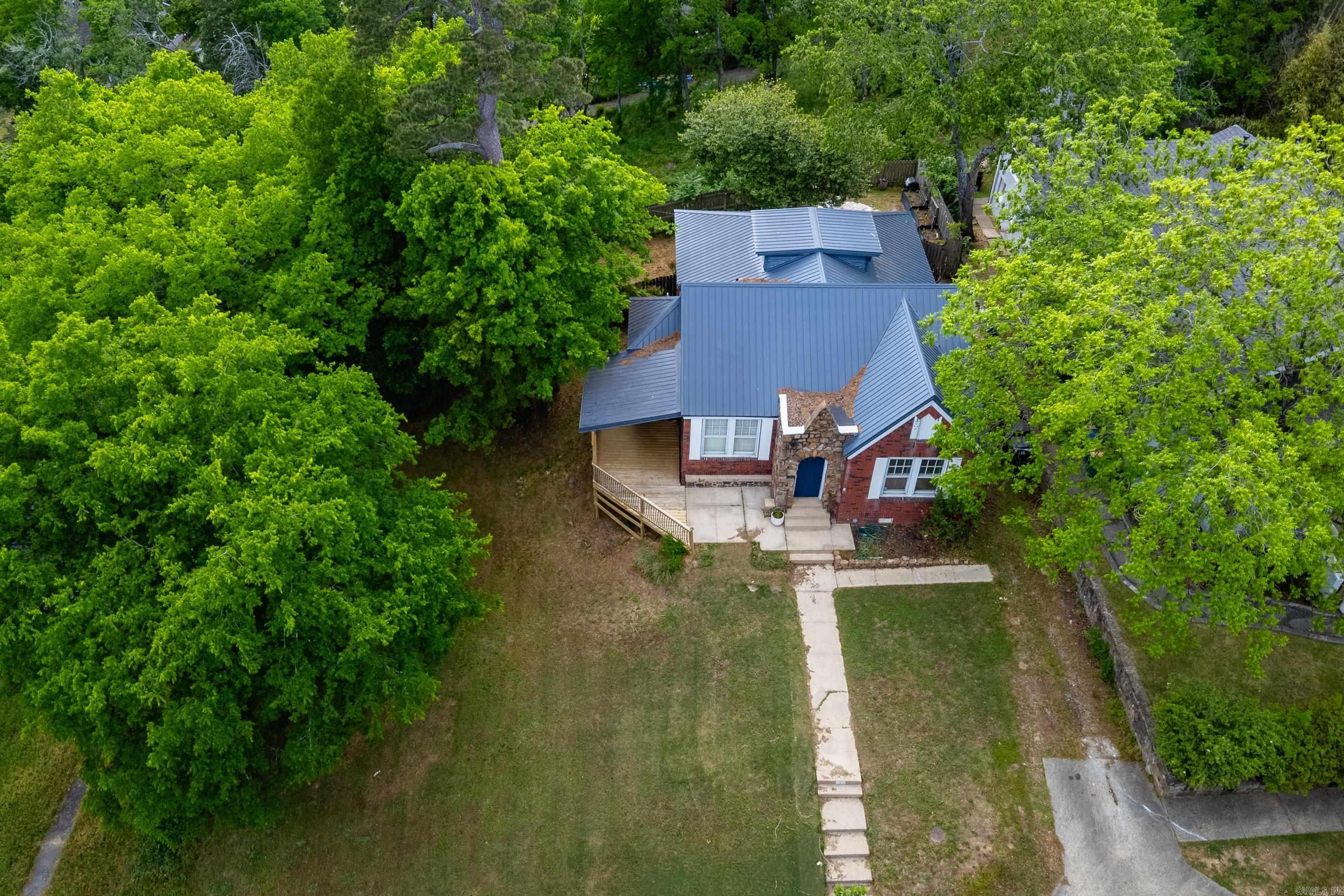 304 Thayer St Property Photo 33