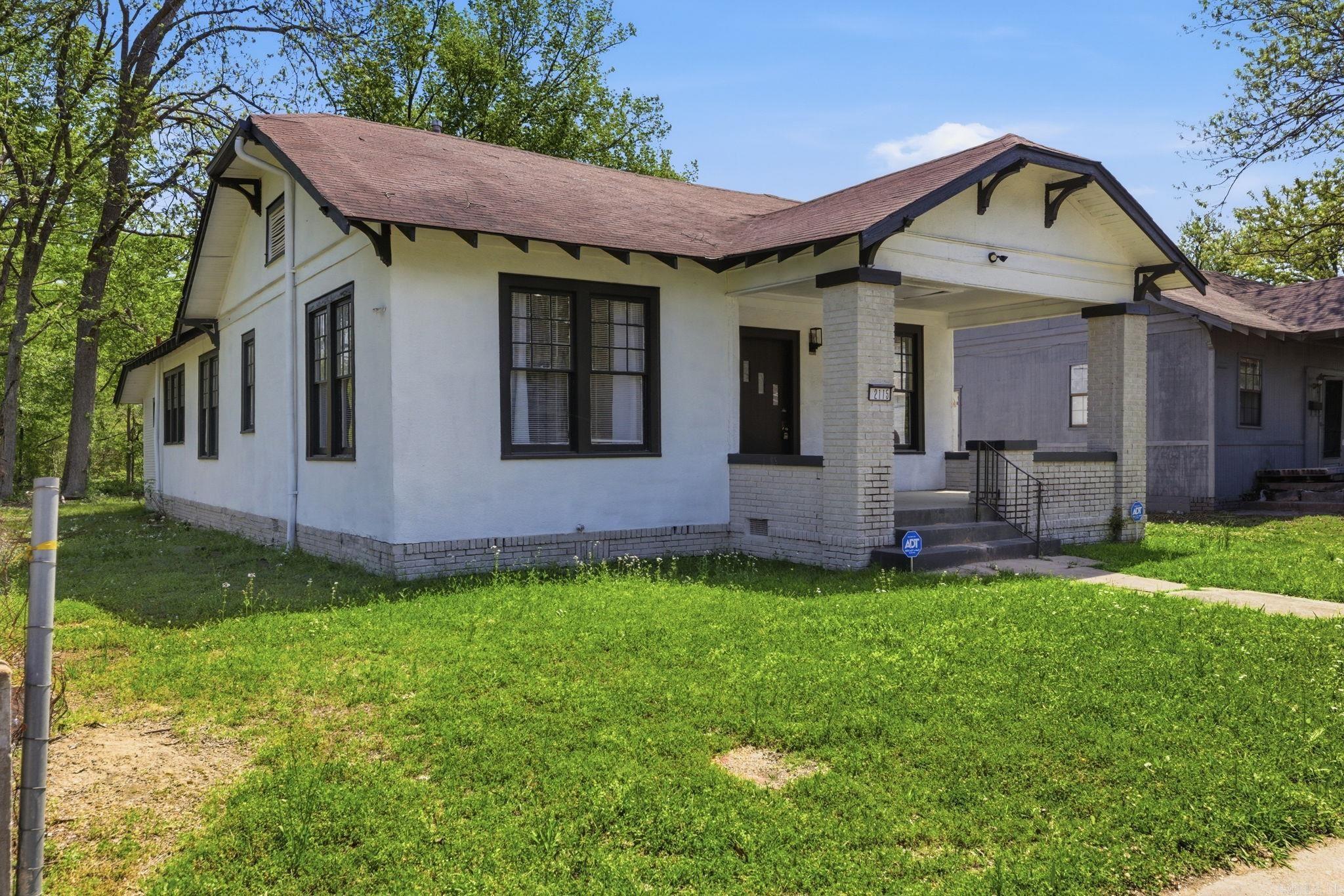 2115 S Cherry St Property Photo 3