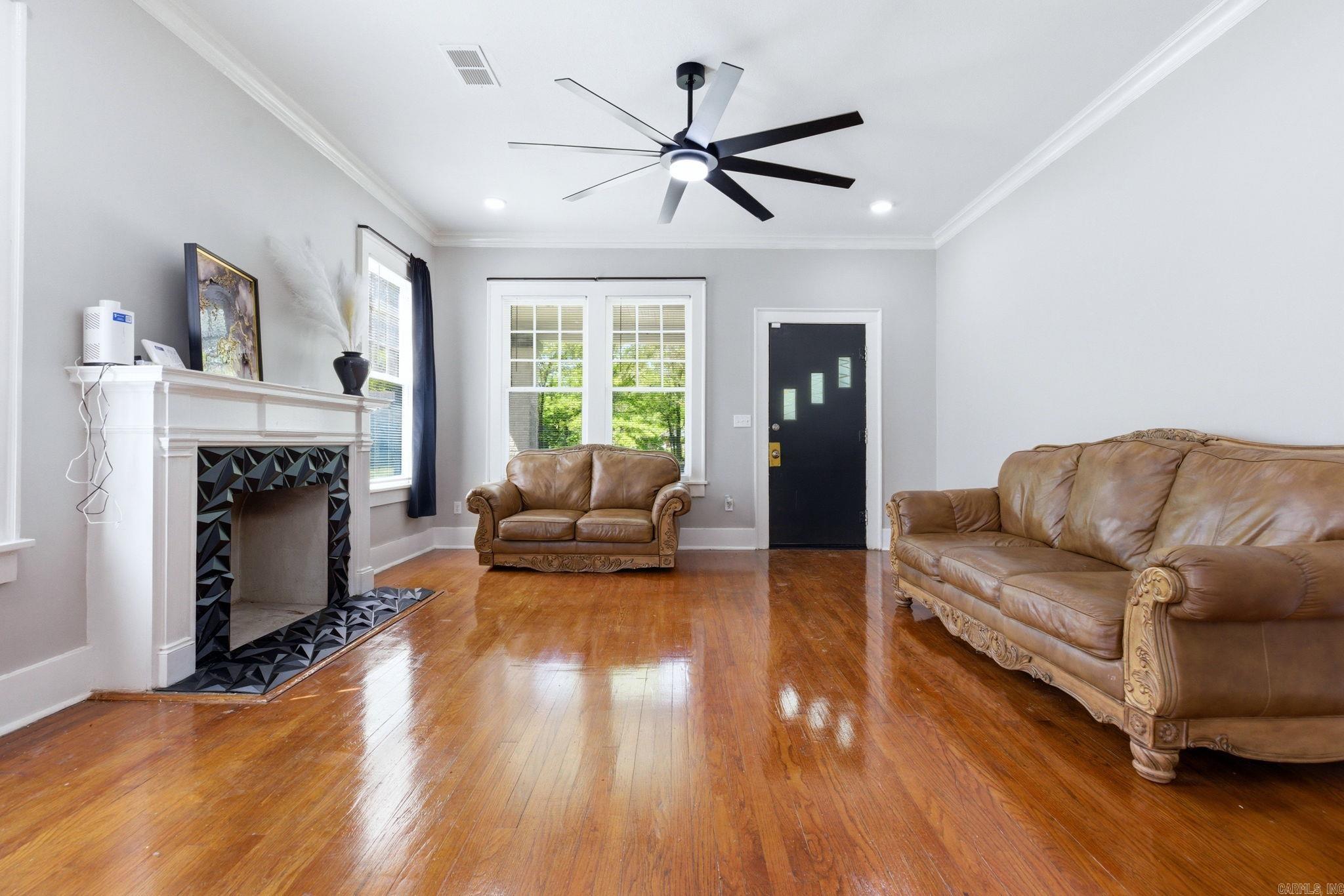 2115 S Cherry St Property Photo 6