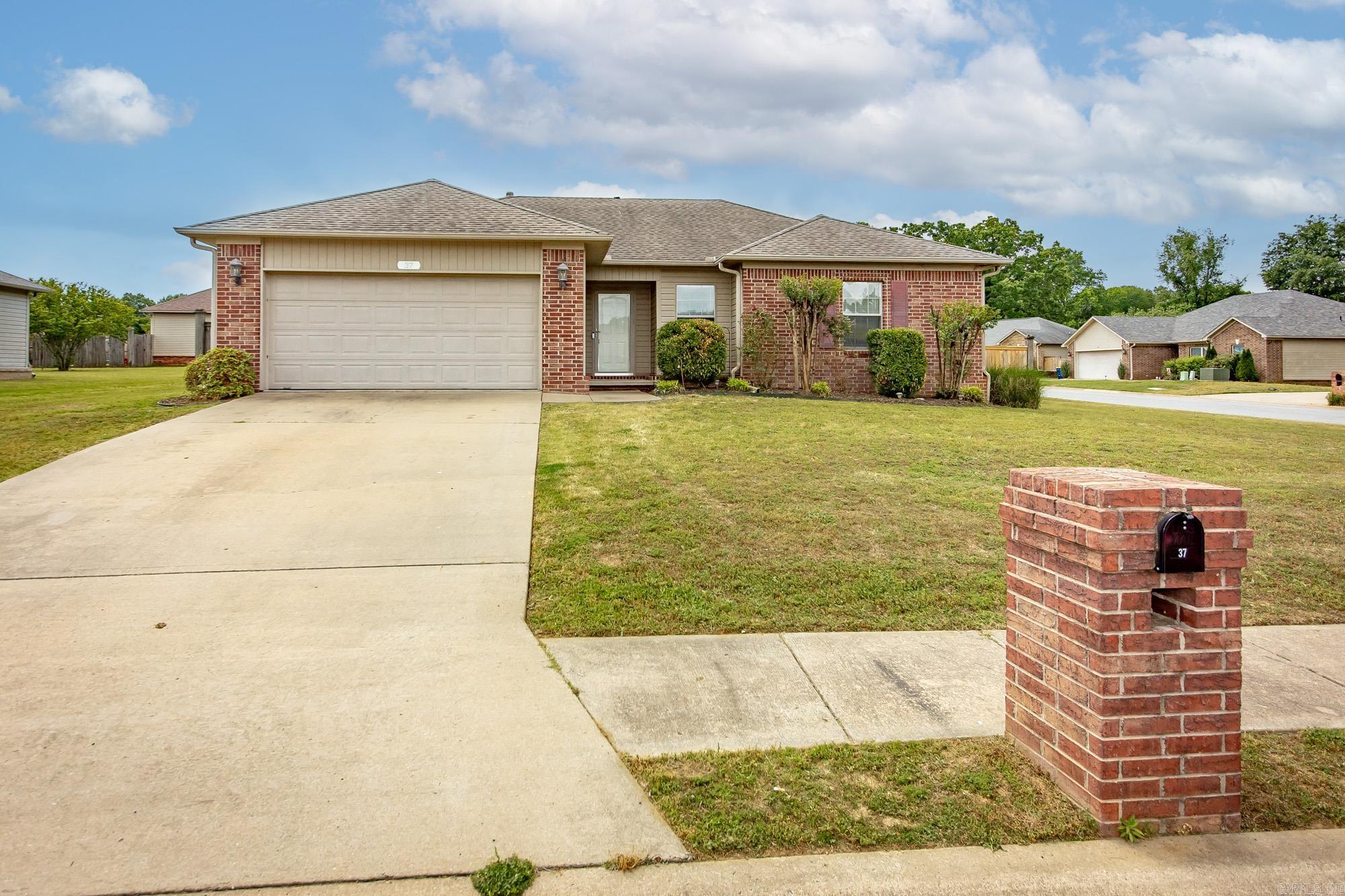 37 Mustang Drive Property Photo 1