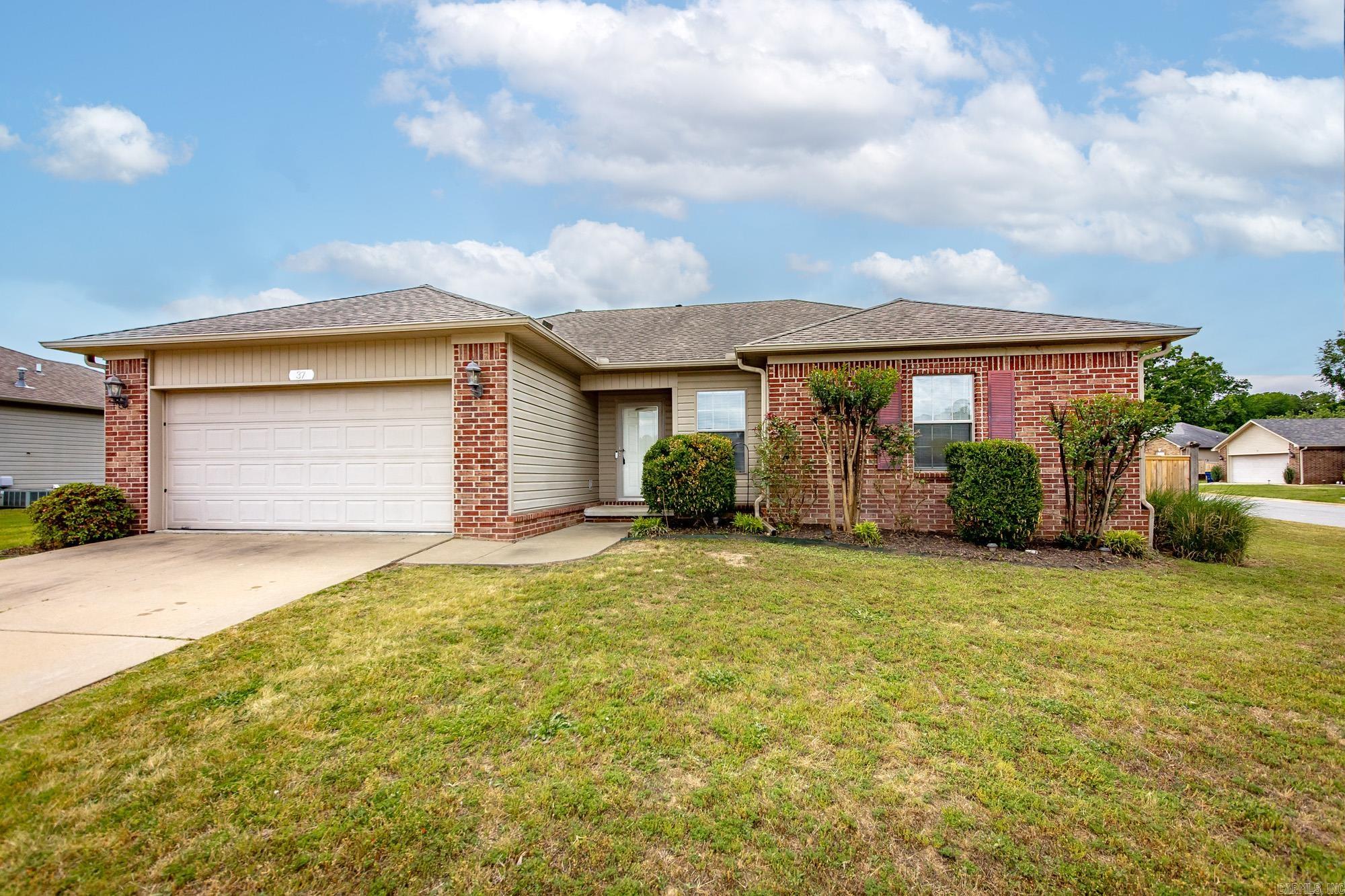 37 Mustang Drive Property Photo 2