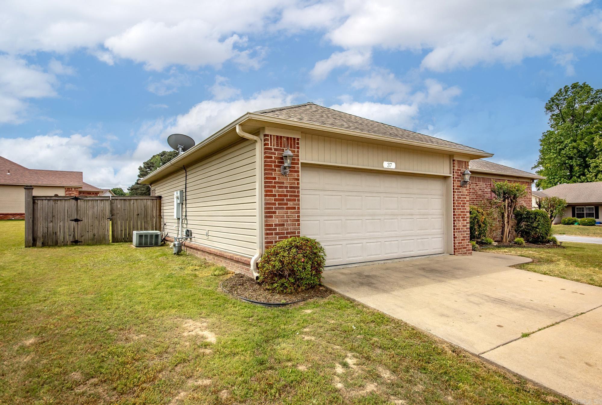 37 Mustang Drive Property Photo 3