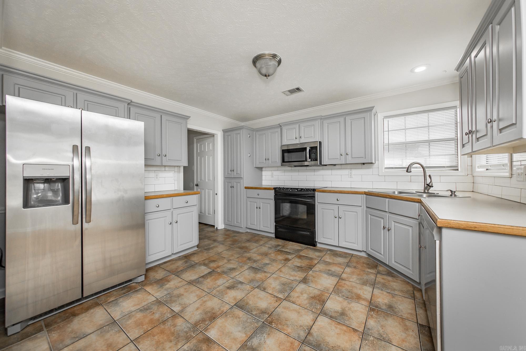 37 Mustang Drive Property Photo 8