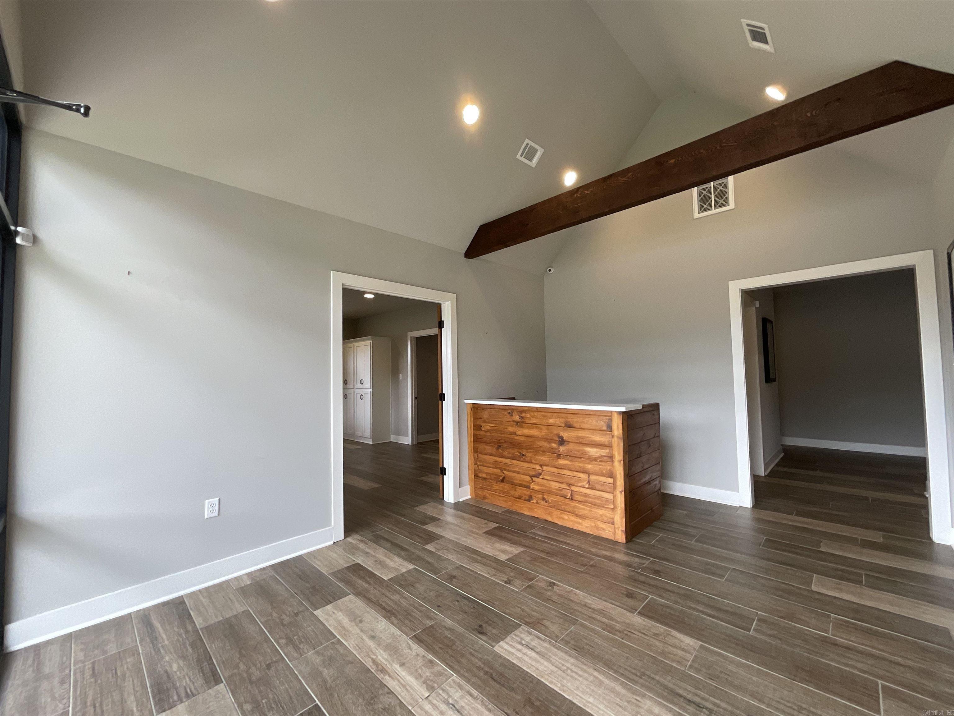 1009 S Redmond Road Property Photo 6