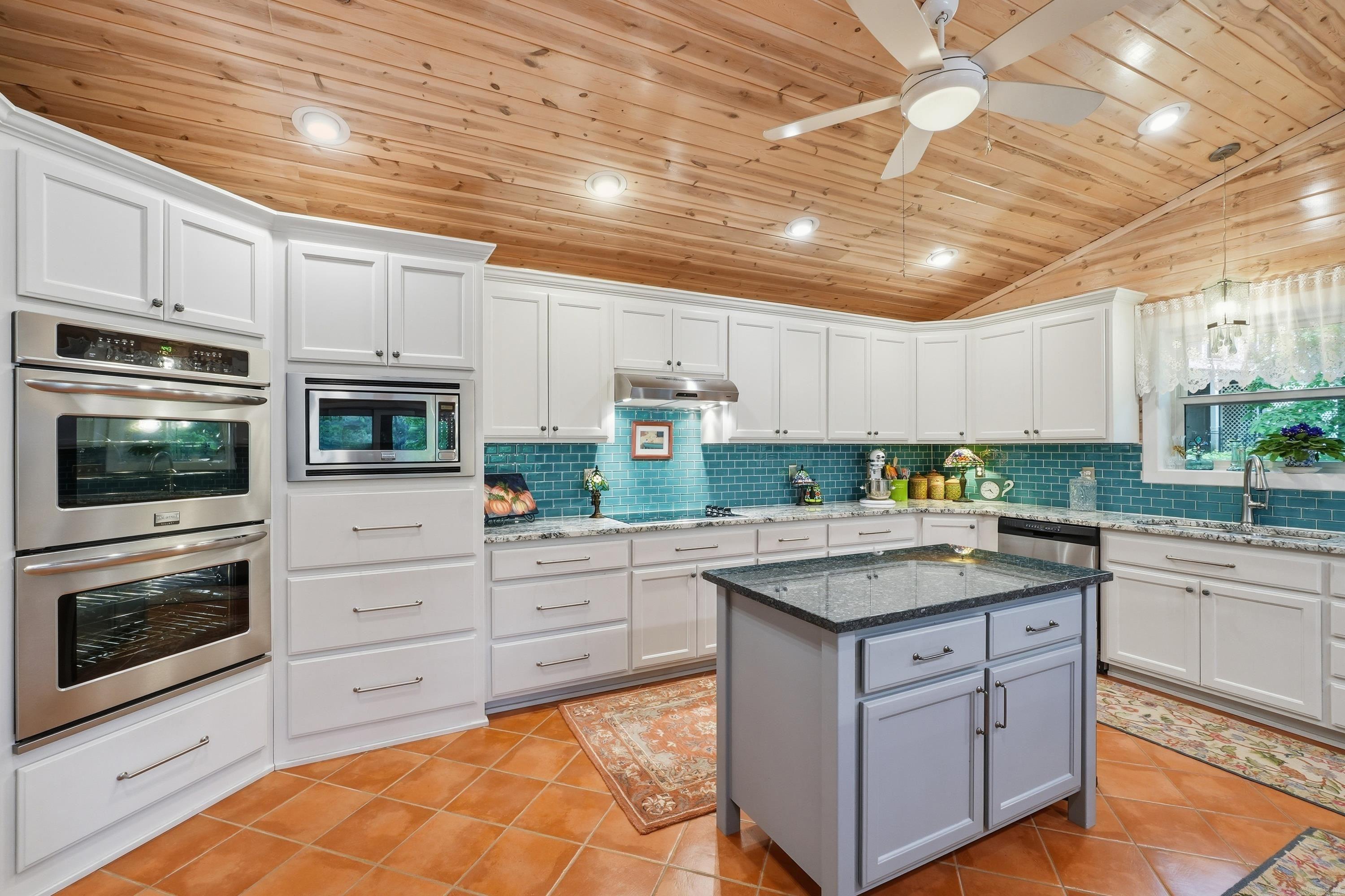 124 Sylvan Shores Drive Property Photo 16