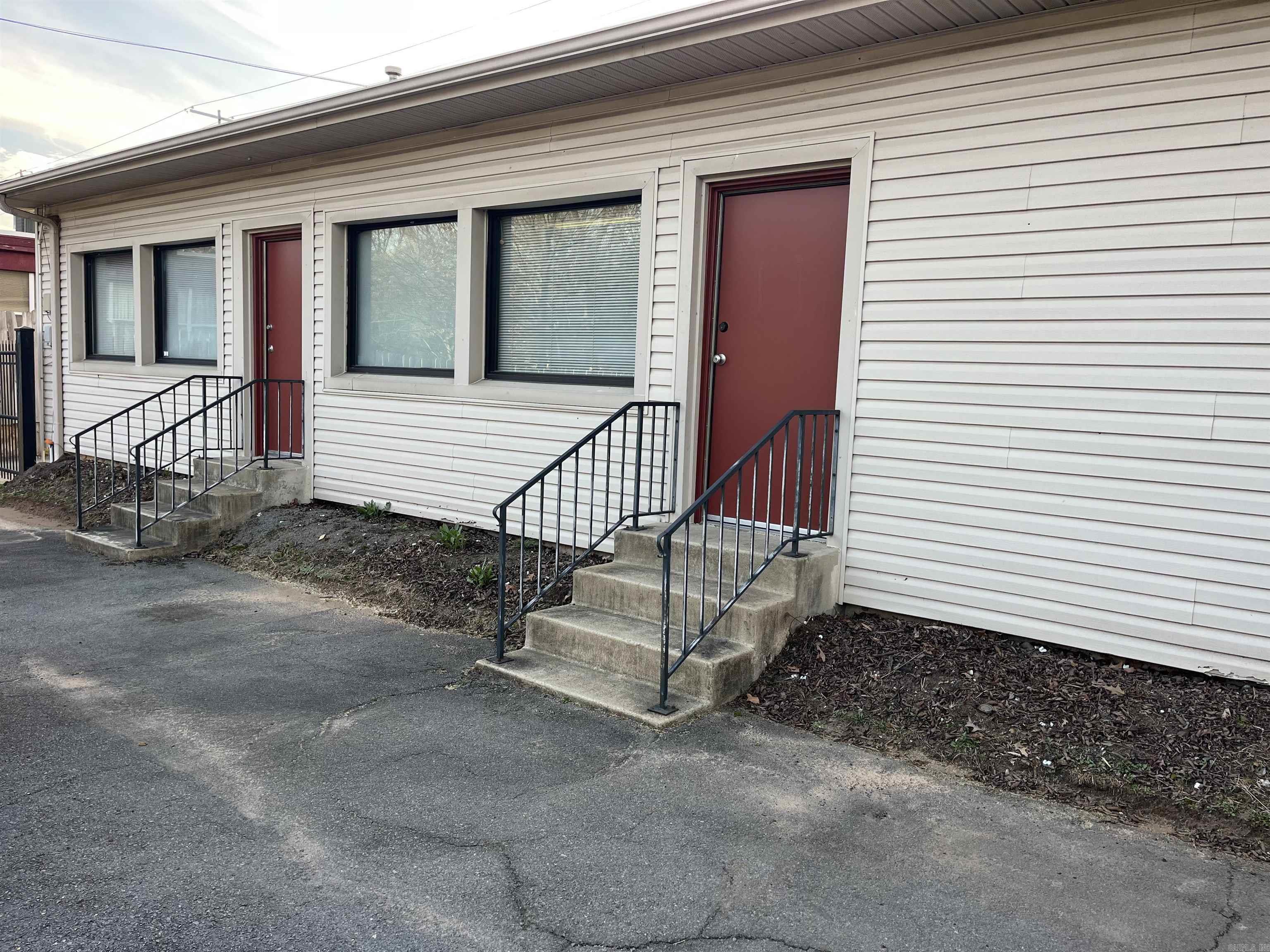 1529 S University Ave Property Photo 4
