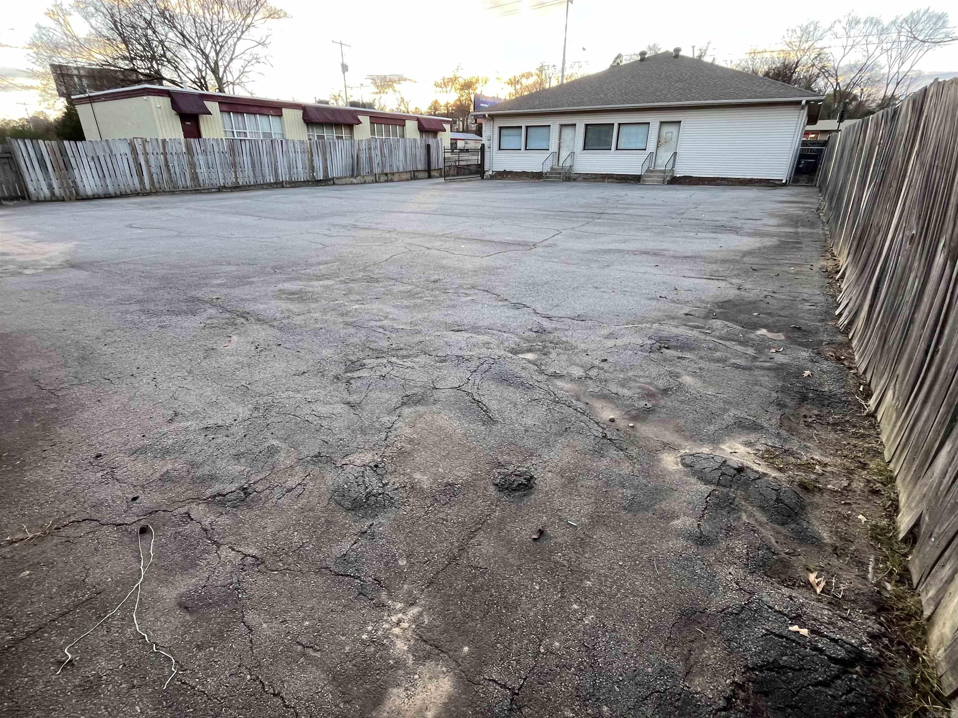 1529 S University Ave Property Photo 39