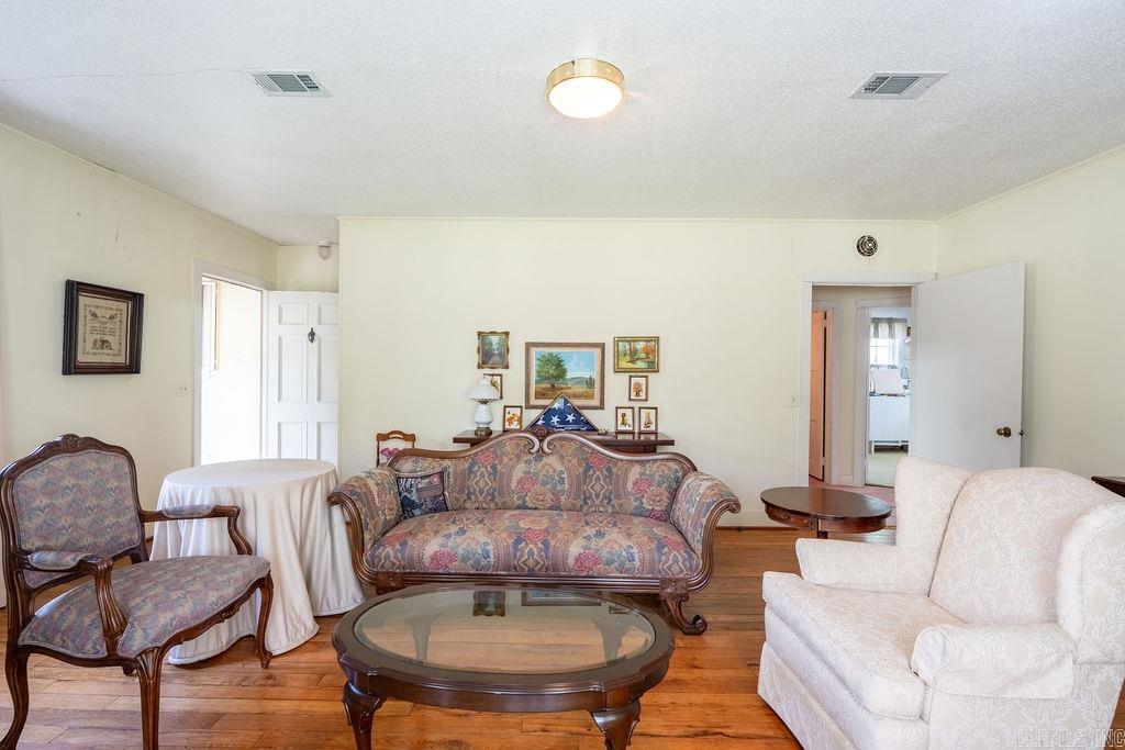404 W Curran Street Property Photo 7