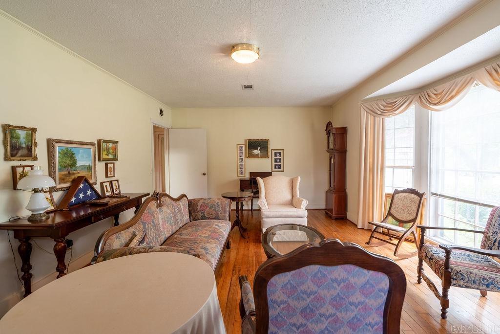 404 W Curran Street Property Photo 8