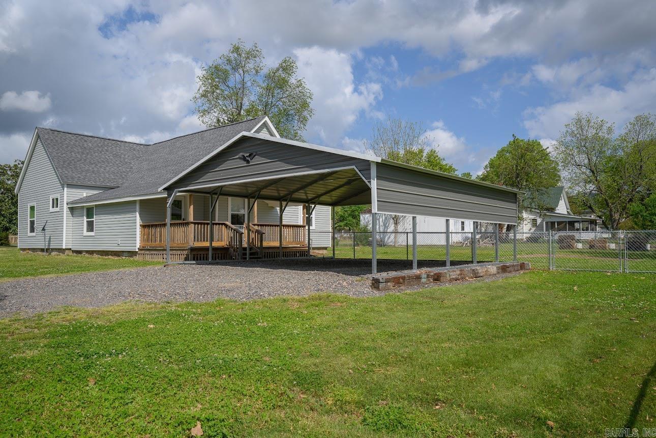 300 Reine Street Property Photo 14
