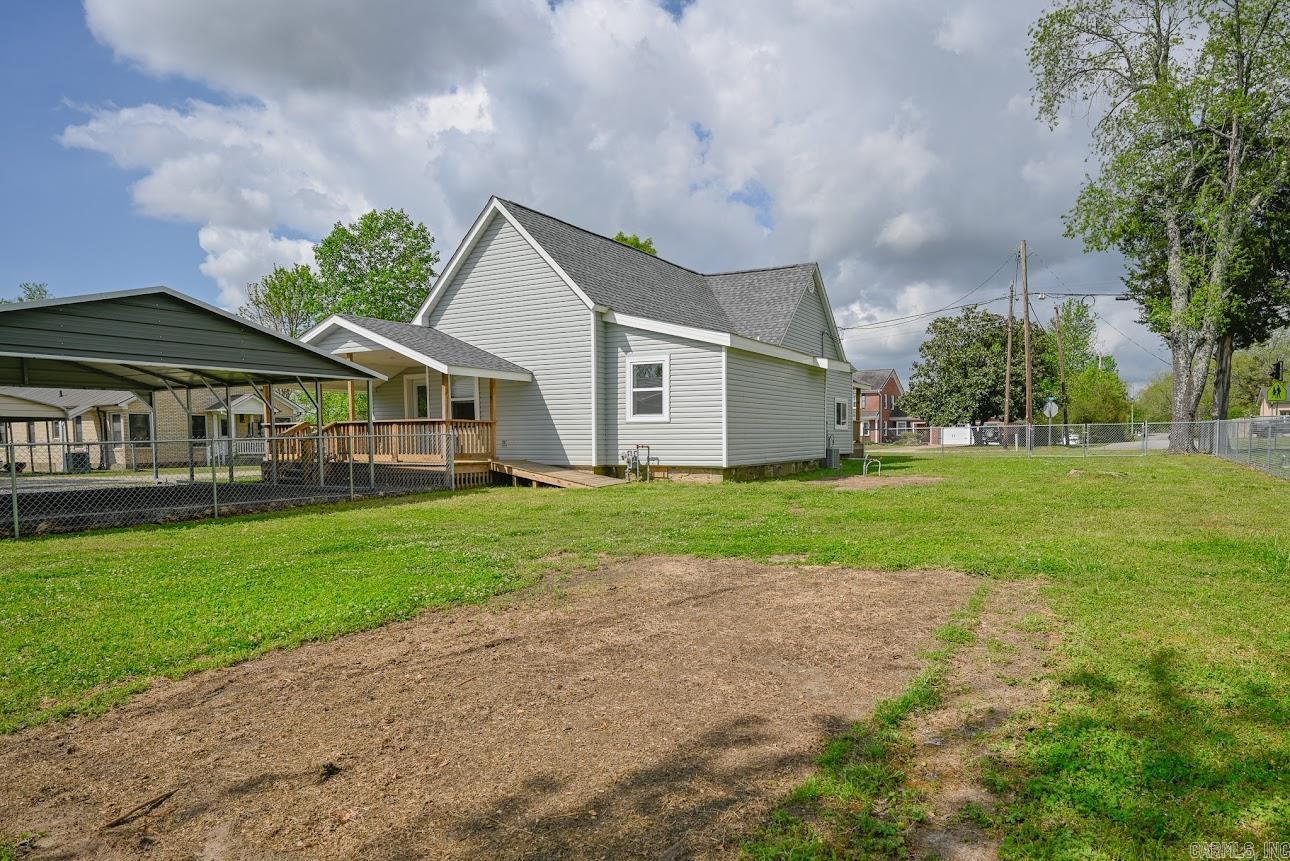300 Reine Street Property Photo 16