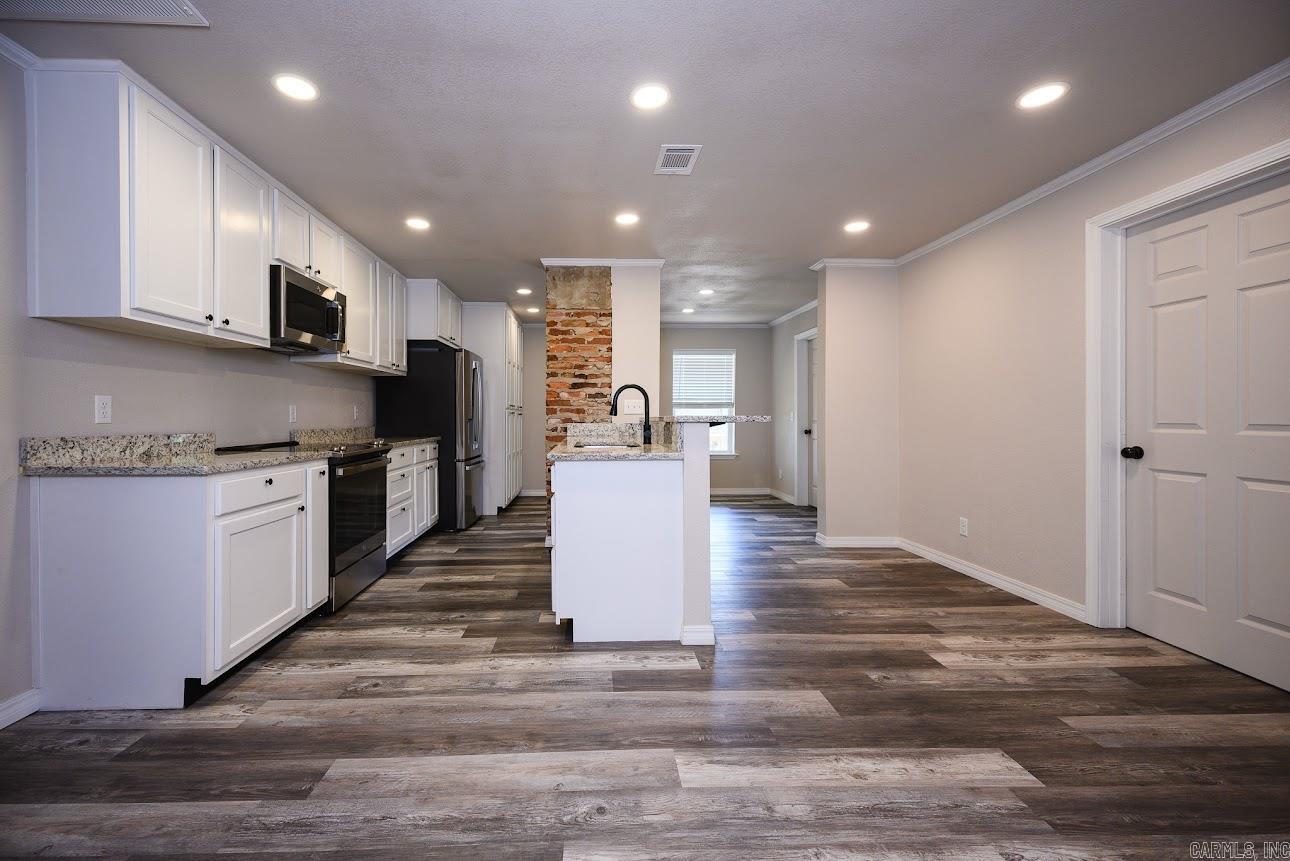300 Reine Street Property Photo 31