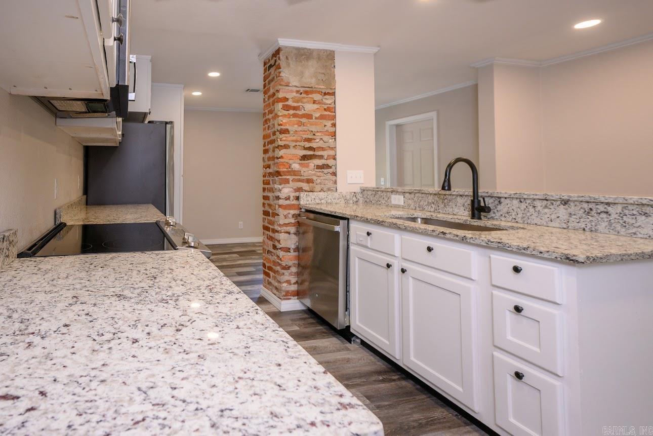 300 Reine Street Property Photo 33