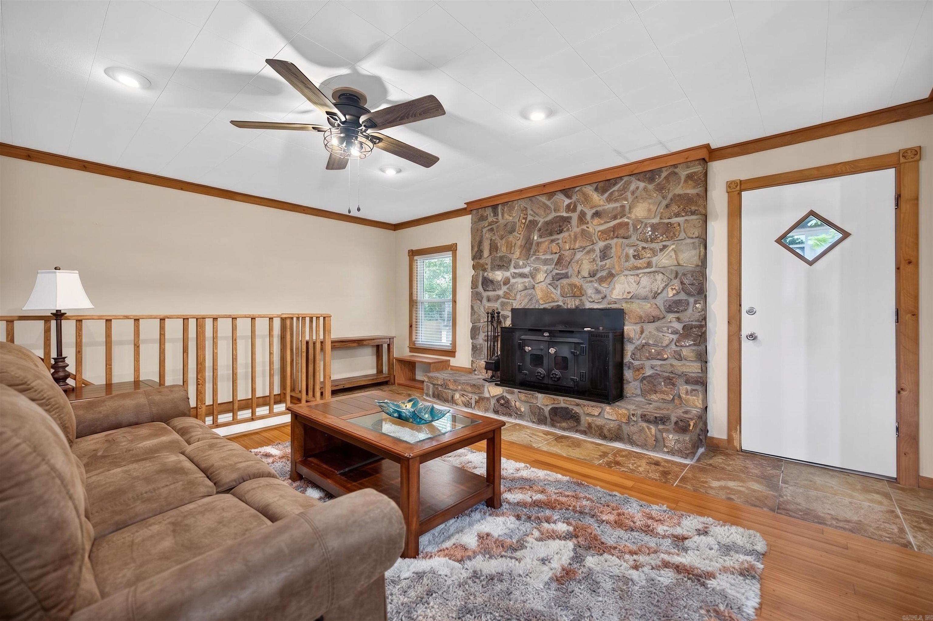 108 Catherine Crest Property Photo 3