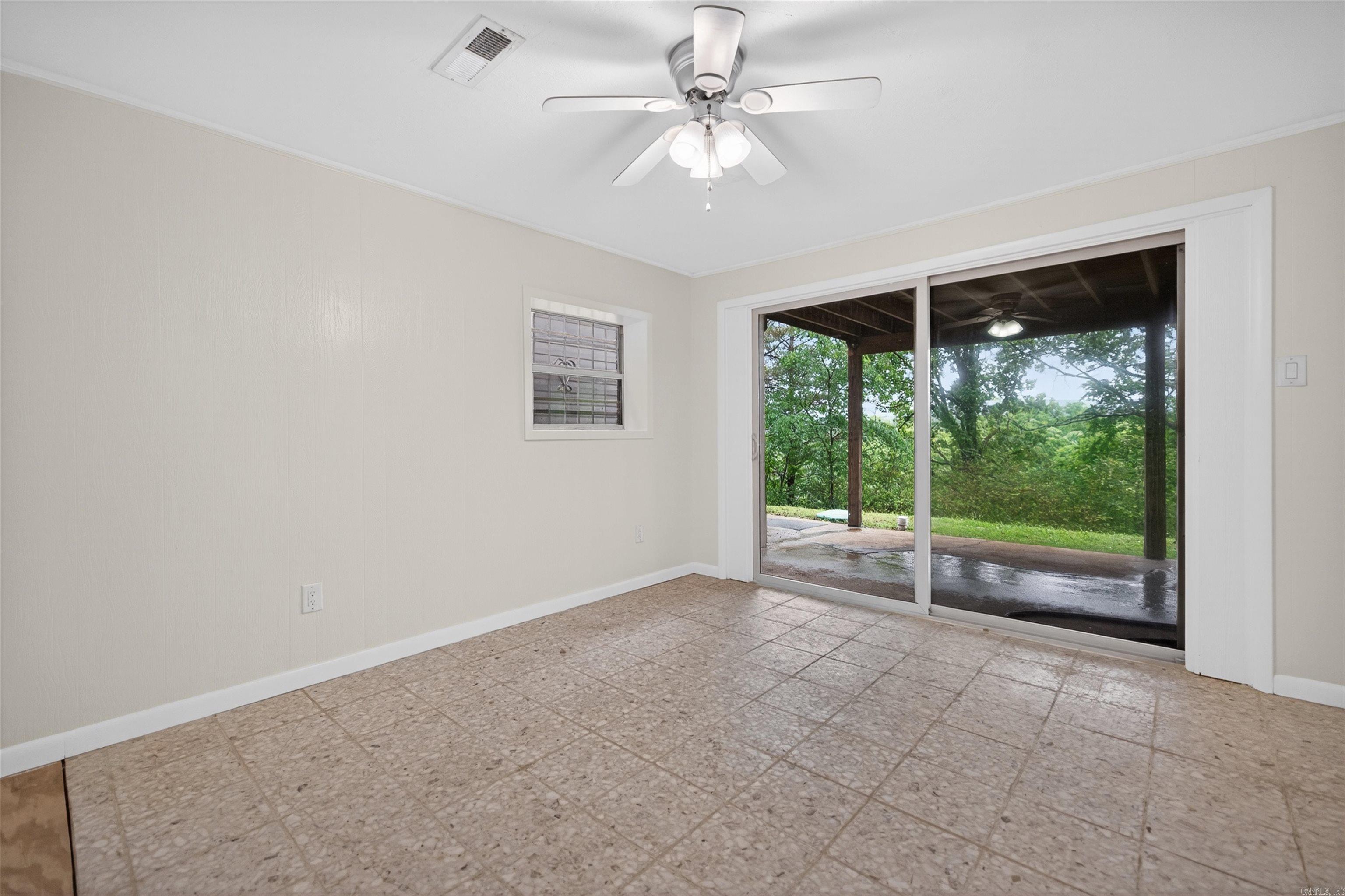108 Catherine Crest Property Photo 32