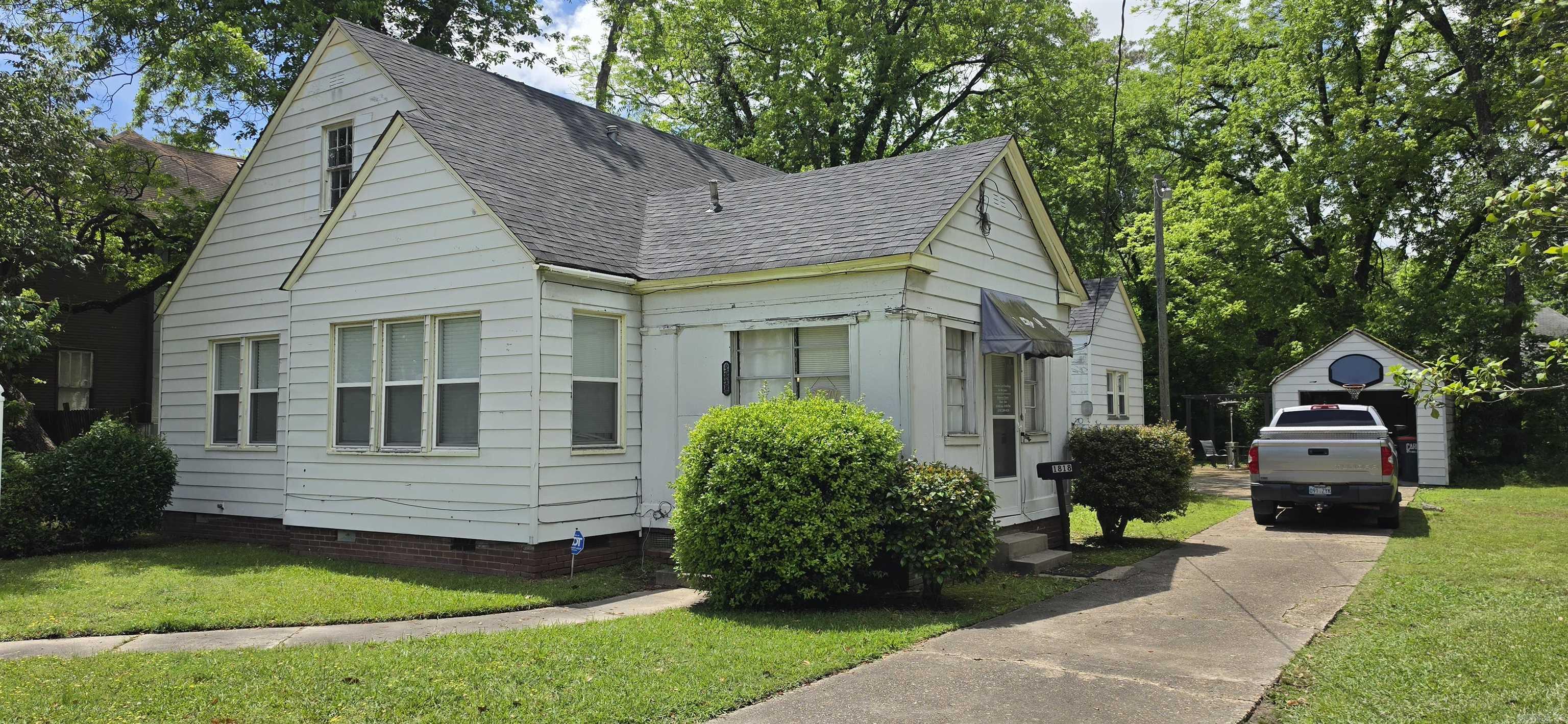 1818 S Olive Street Property Photo 1