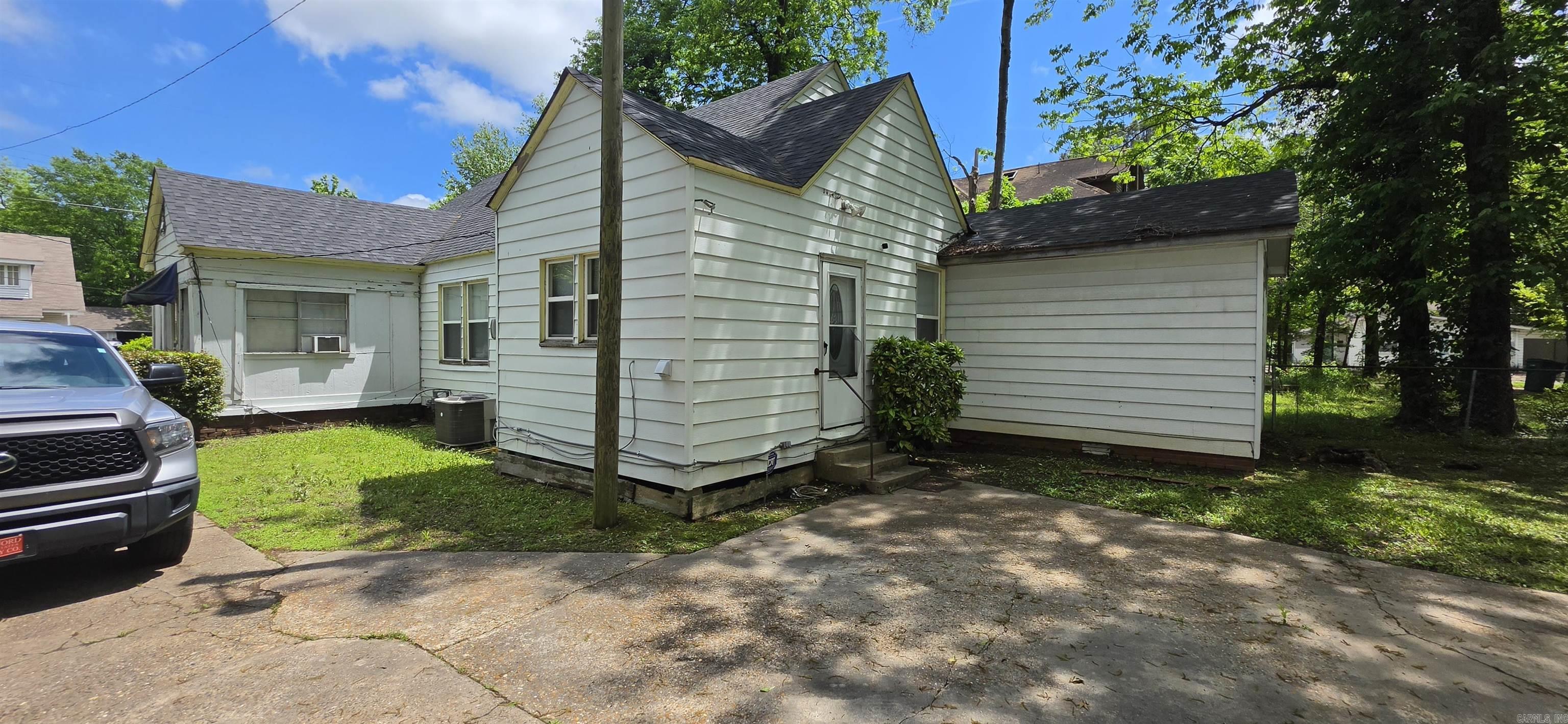 1818 S Olive Street Property Photo 2