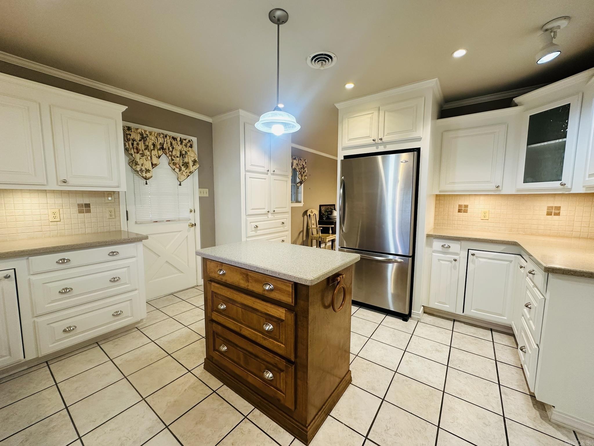 607 S Cherry St Property Photo 15