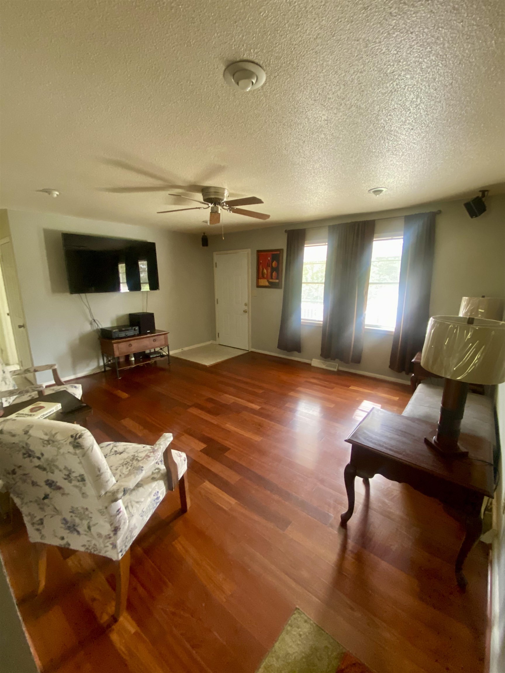 35 E Lakeshore Property Photo 4