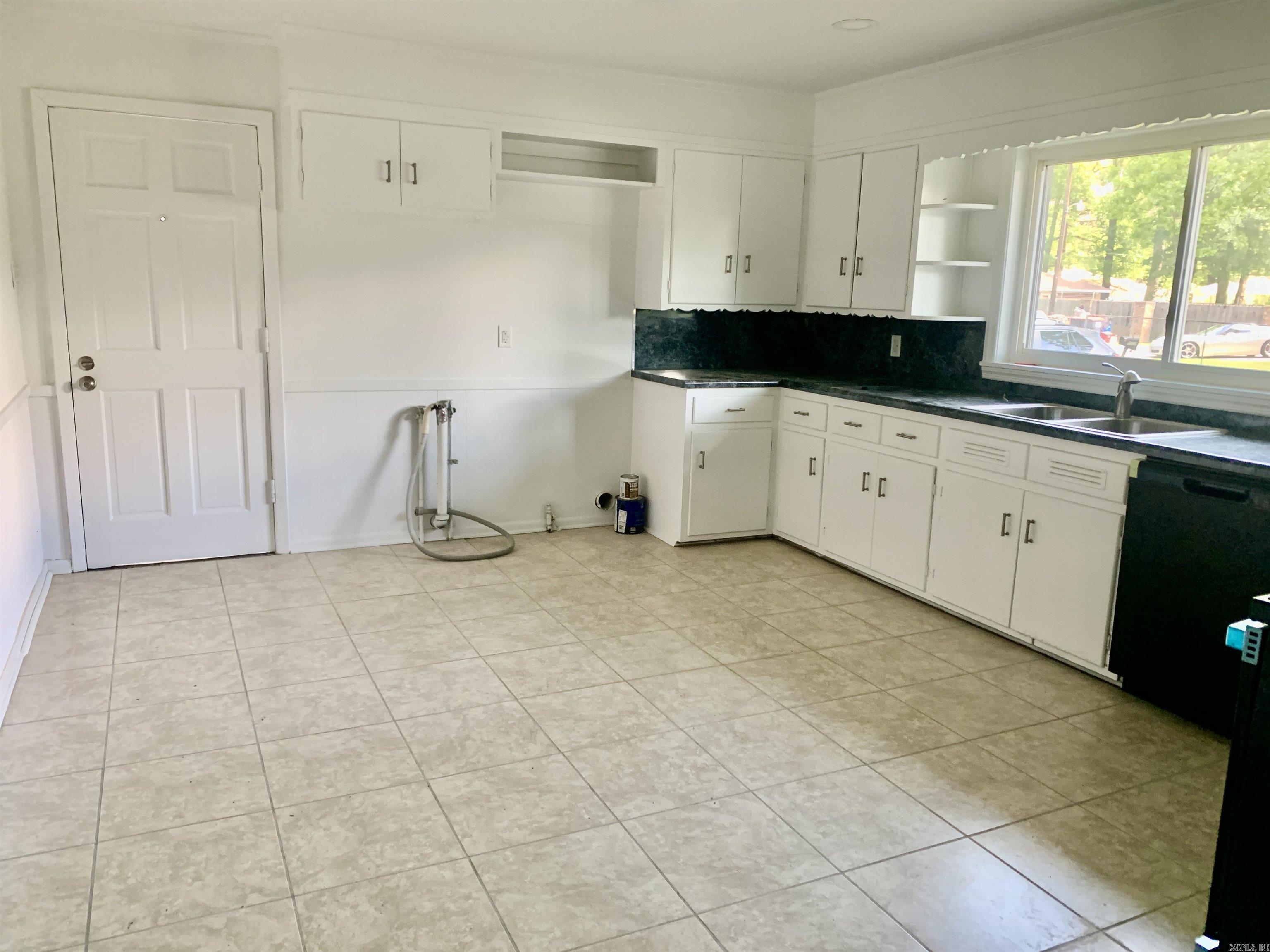 3419 S Olive Street Property Photo 8