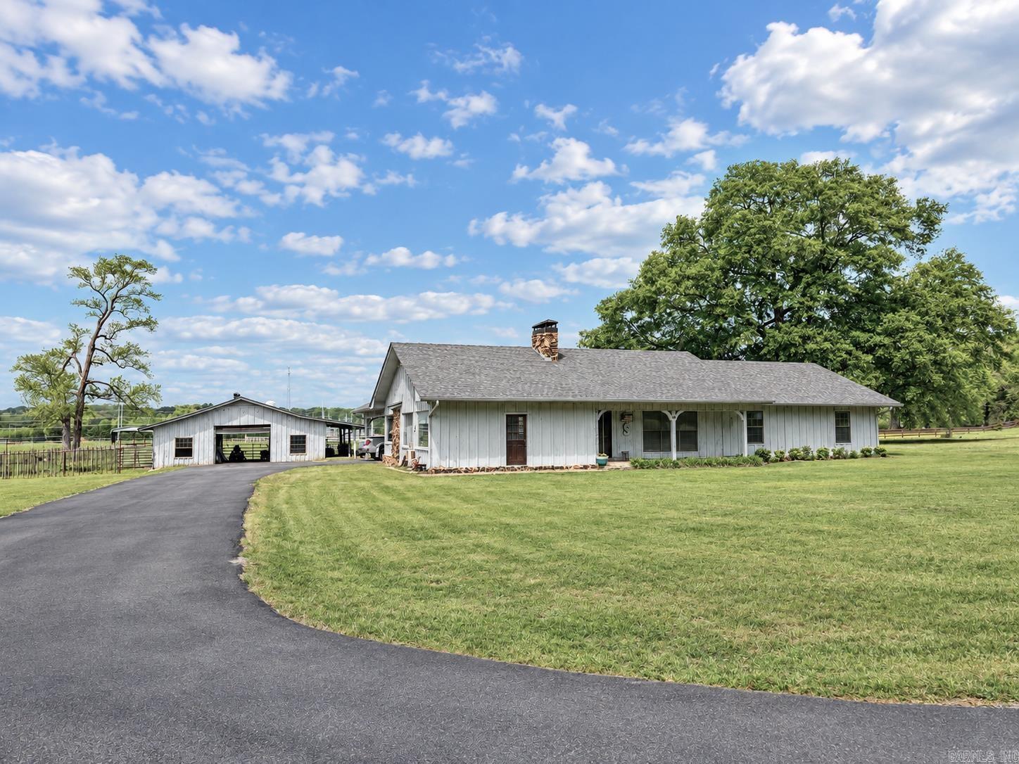 25 Sites Drive Property Photo 2