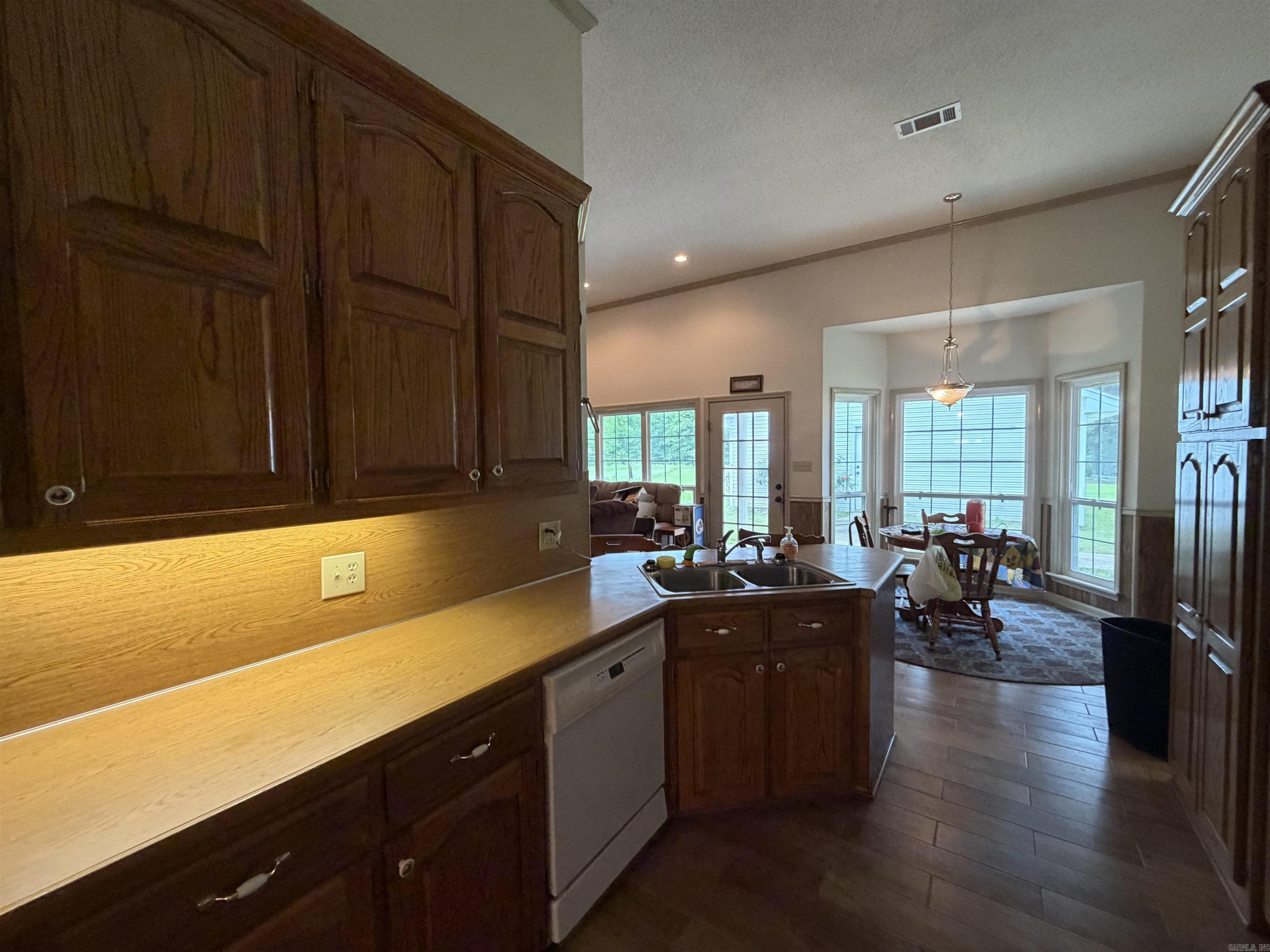 2920 Goodfellow Property Photo 12